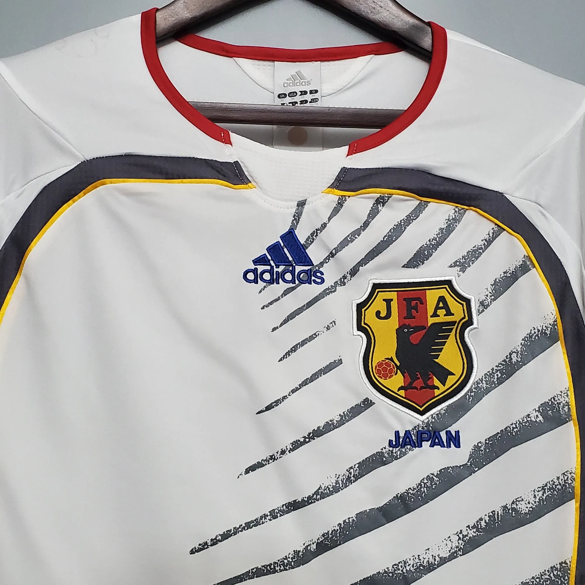 2006 Japan away 4