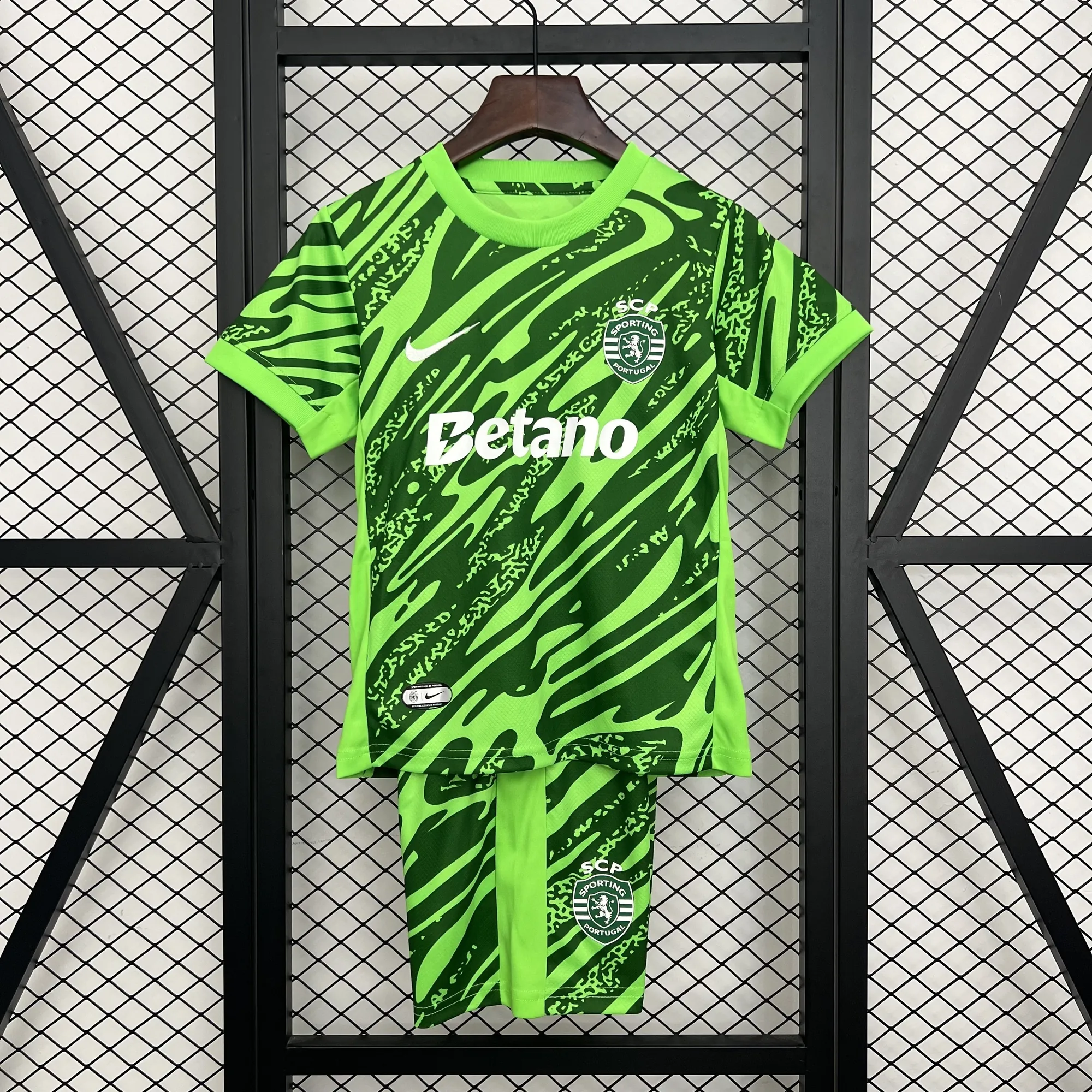 25-26 Sporting Lisbon Green Goalkeeper Kid Kits Youth Apparels Football AAAAJersey Supply Yupoo 6