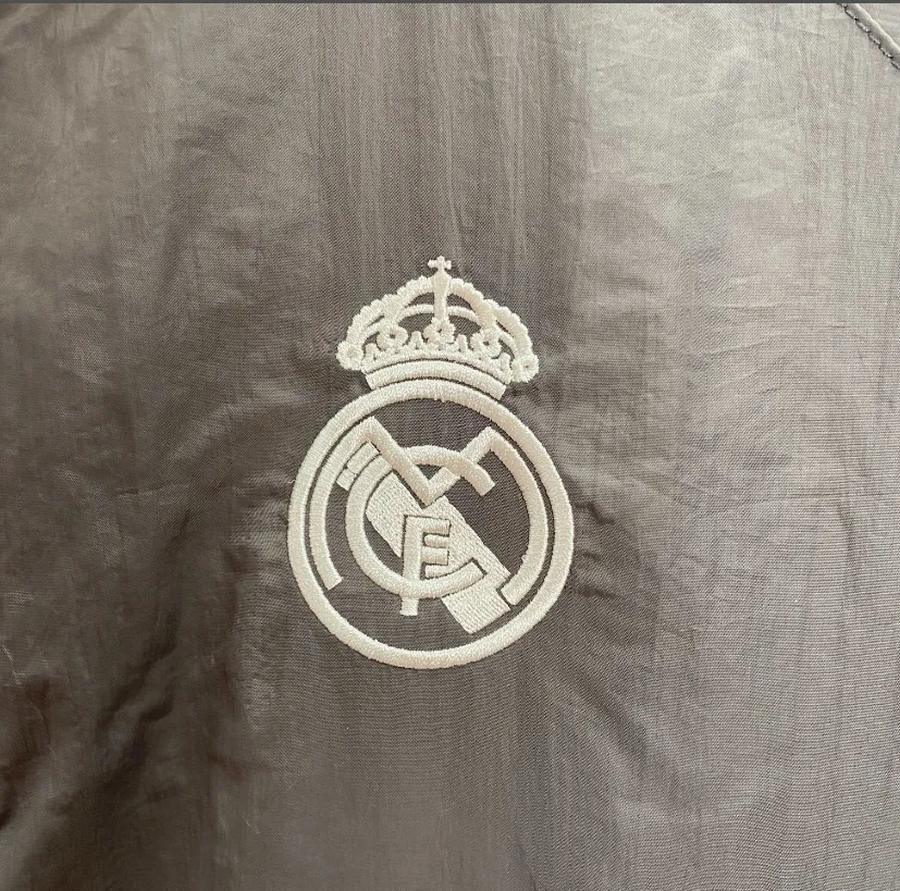 24-25 Real Madrid Grey Windbreaker Jacket AAAAJersey Supplier Yupoo 2