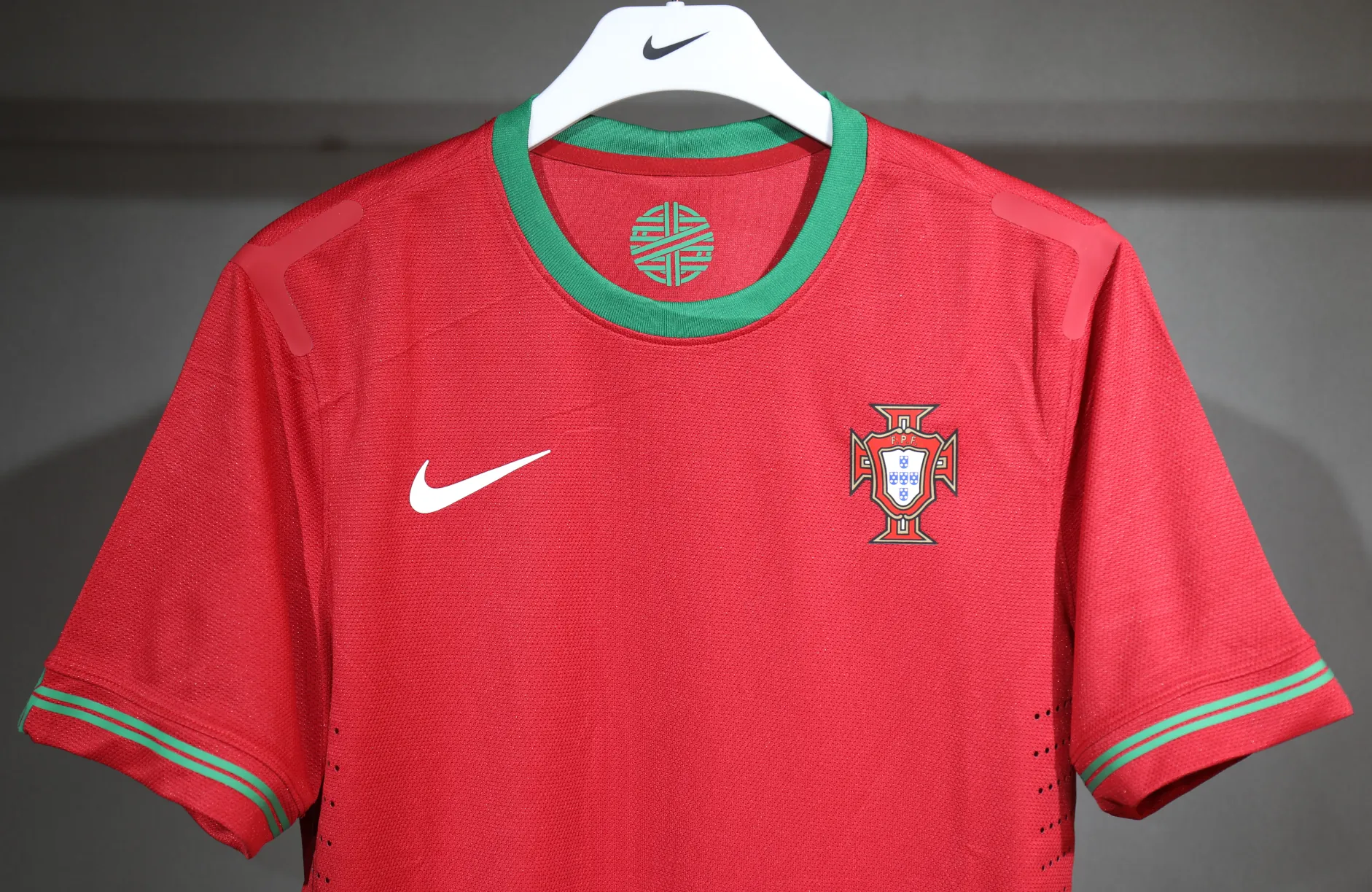 2012 Portugal Euro Cup Home Retro Kit Vintage Player Version Sino Shirt AAAAJersey Dropship Yup 1