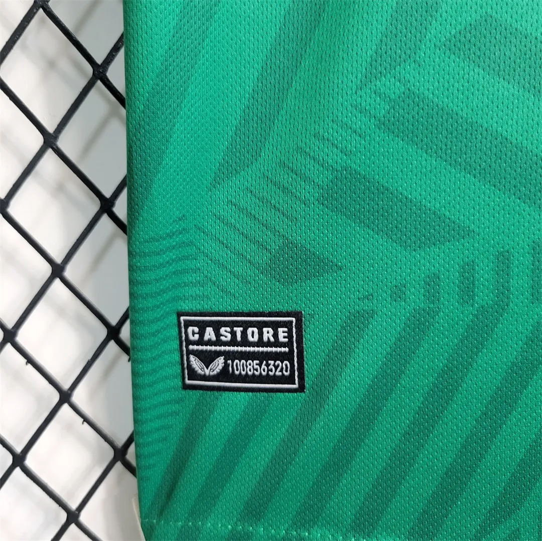 23-24 kids Newcastle away size 16-28 11