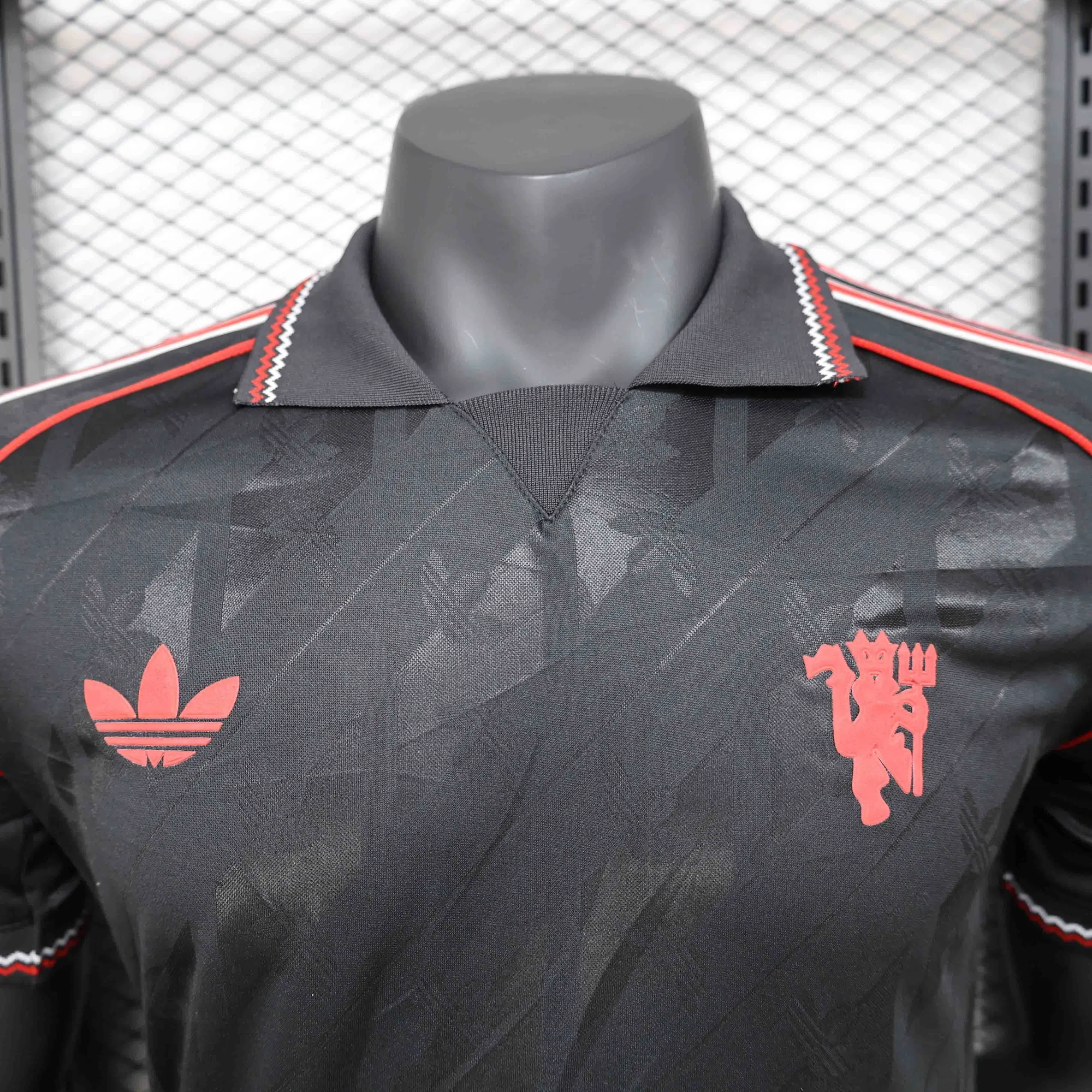 24-25 Manchester United OG Black Player Version Shirt AAAAJersey Supplier Yupoo 1