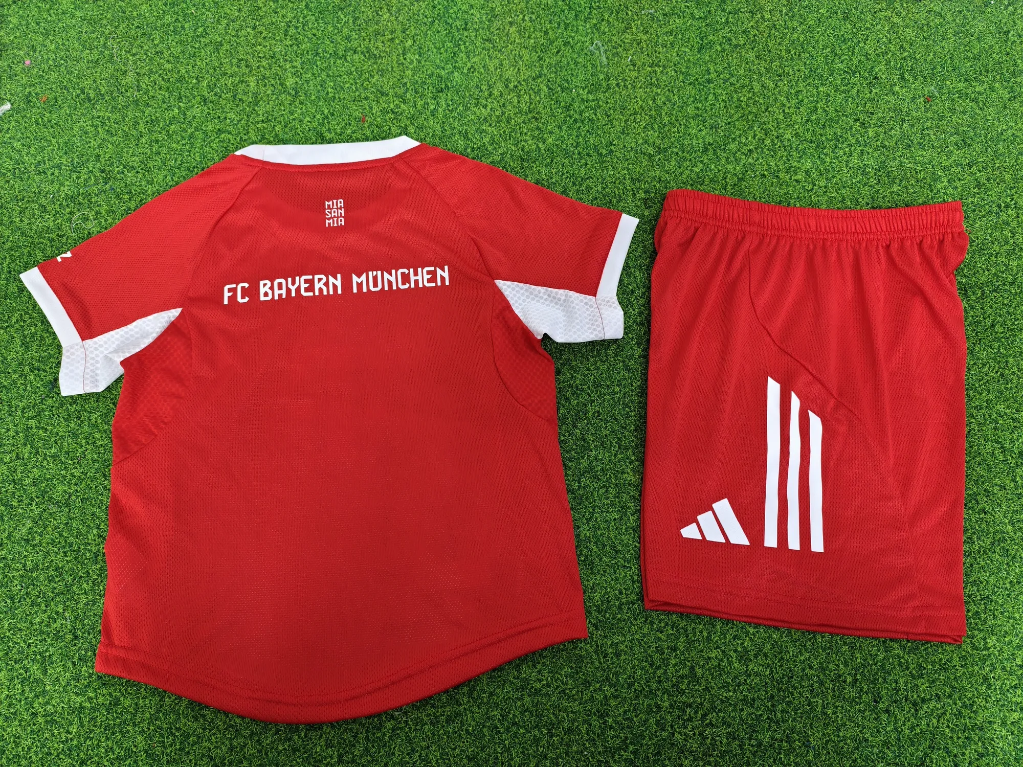 25-26 Bayern Munich Home Player Version Kid Kits Youth Apparels Soccer AAAAJersey Supplier Yupo 1