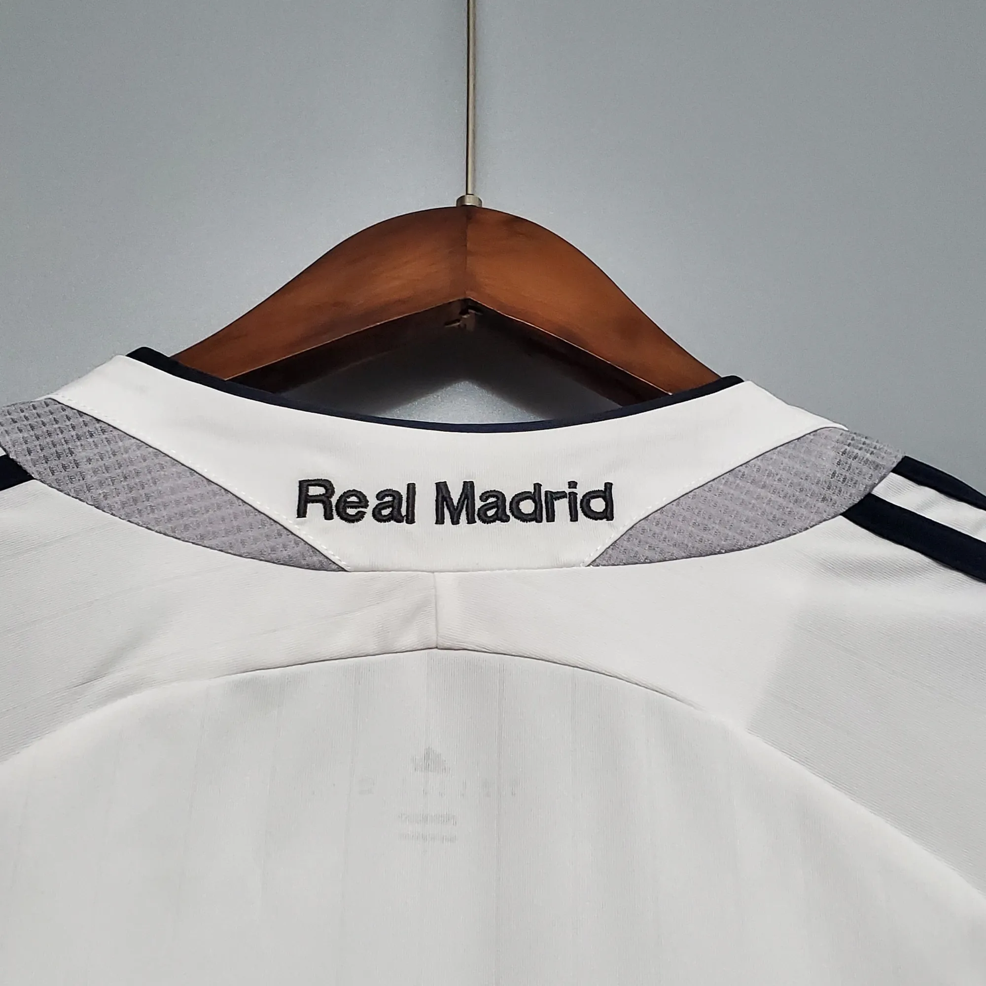 06-07 Real Madrid home white 13