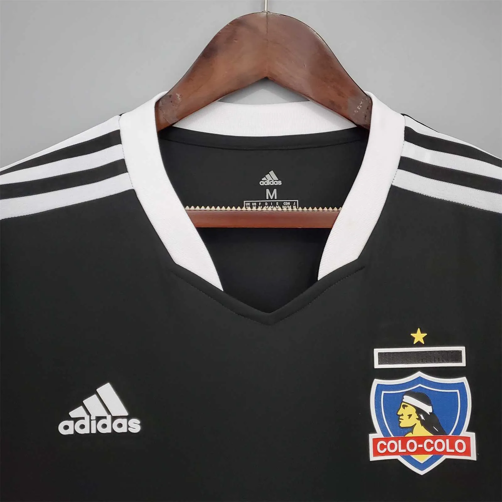 Colo-Colo 13-time champion version away 6