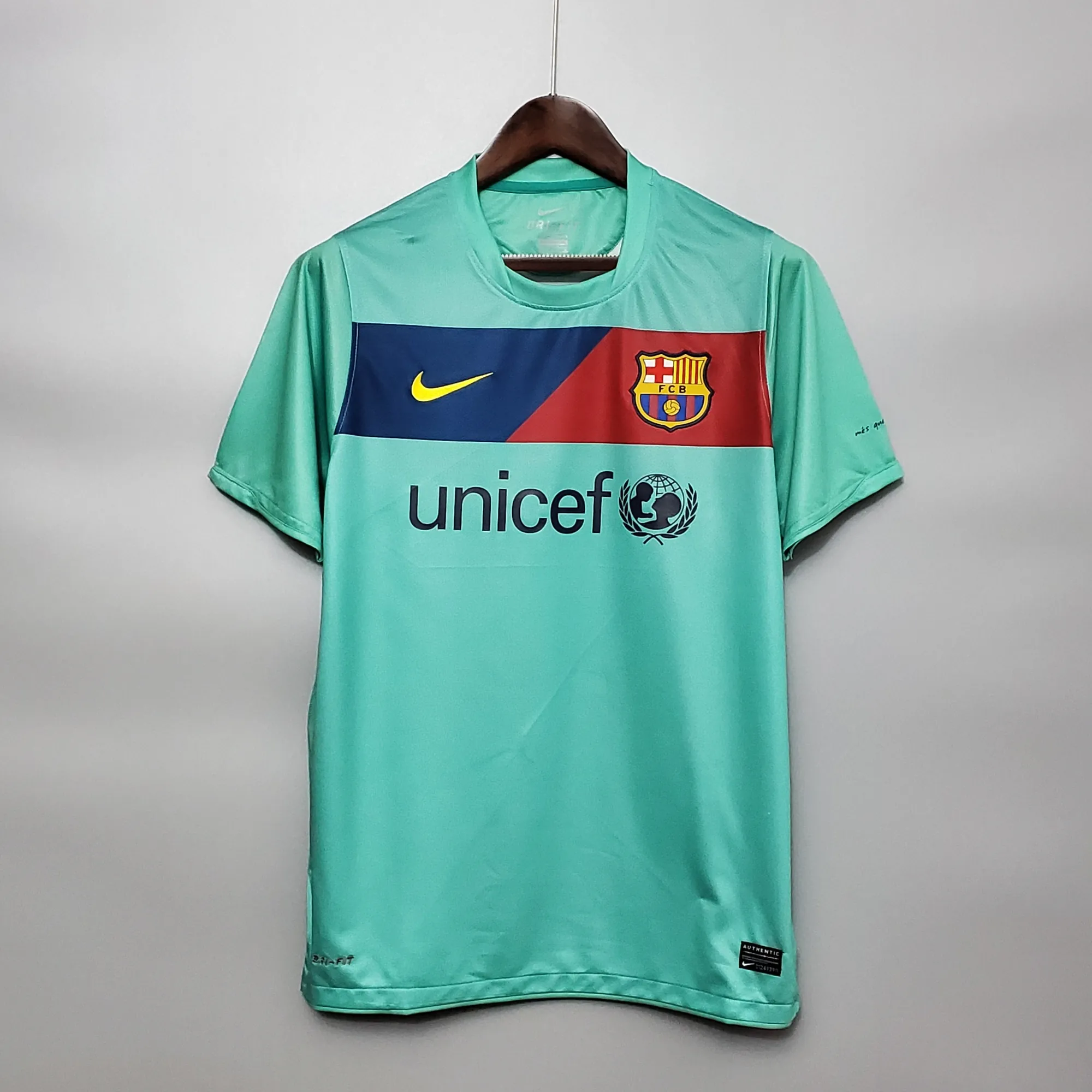 10-11 Barcelona away 11