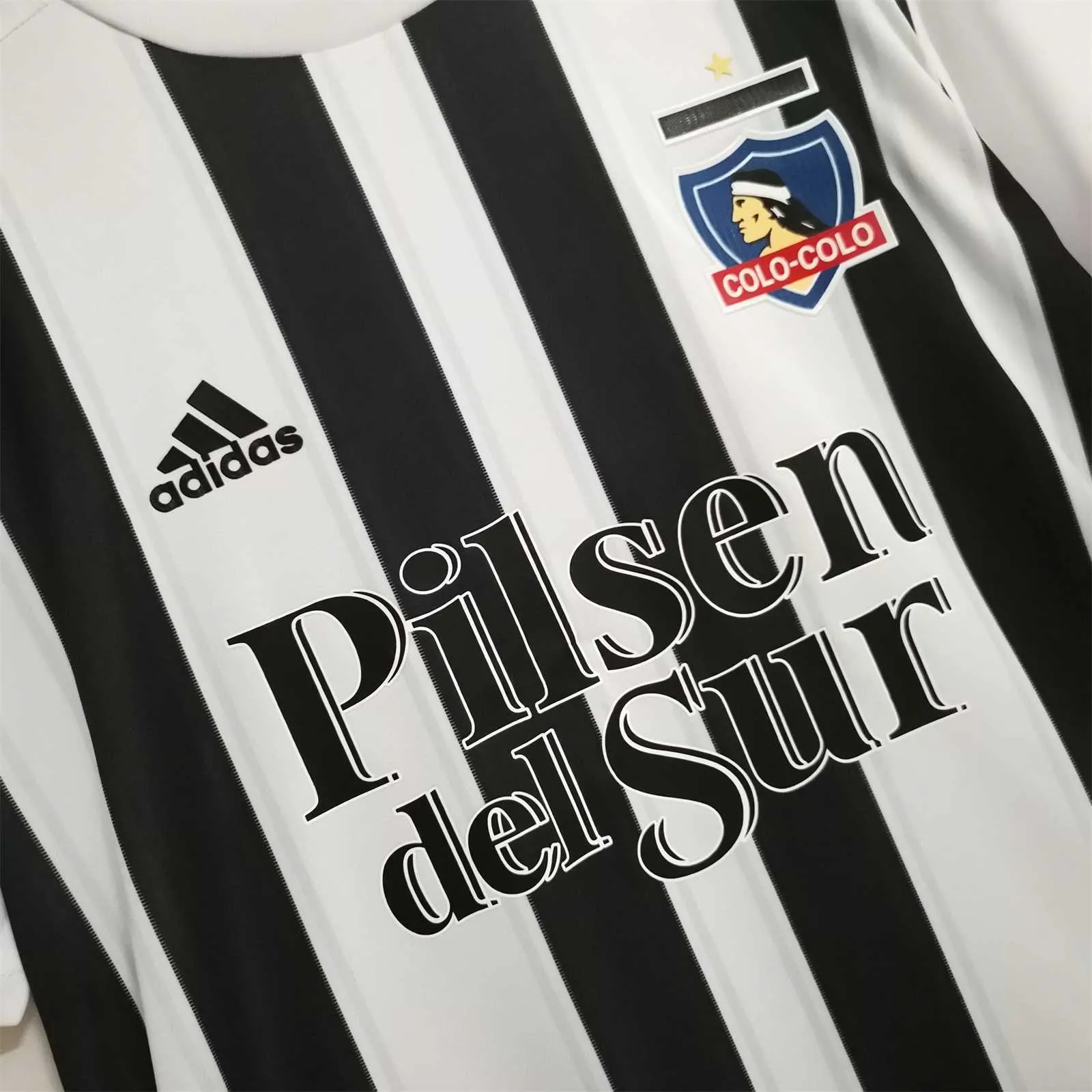 Colo Colo black and white vertical bars 1