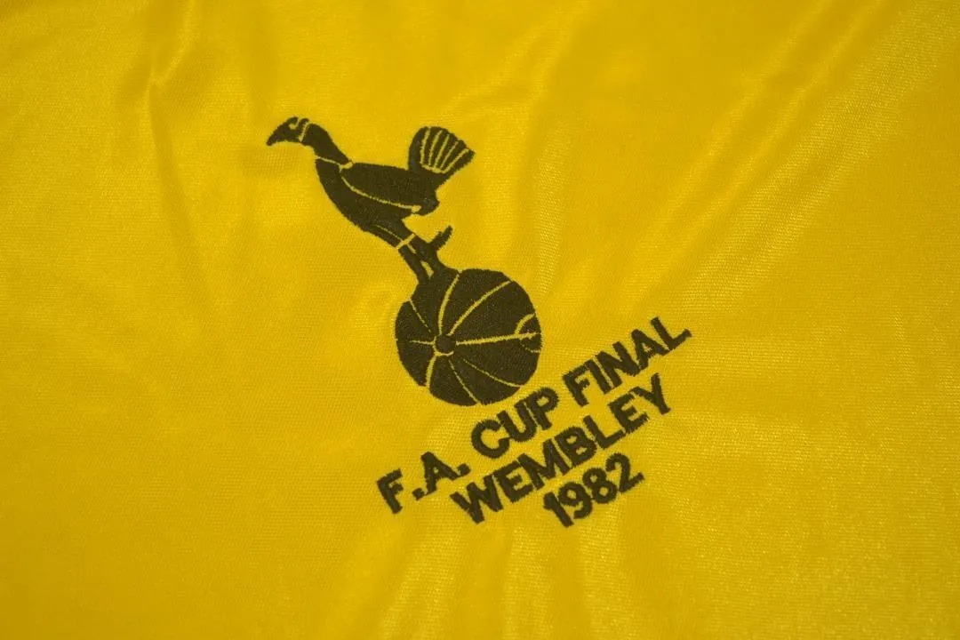 82-83 Tottenham Hotspur away yellow 6
