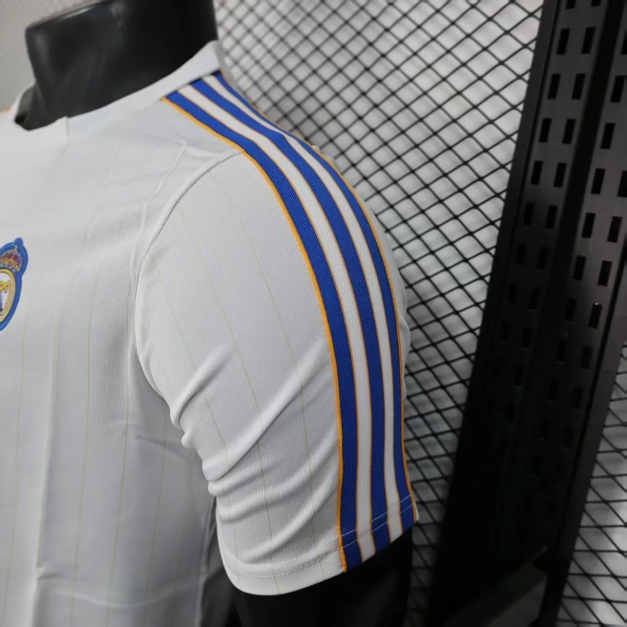 25-26 Real Madrid Casual Retro Style Football White Shirt Apparels AAAAJersey Dropship Yupoo 2