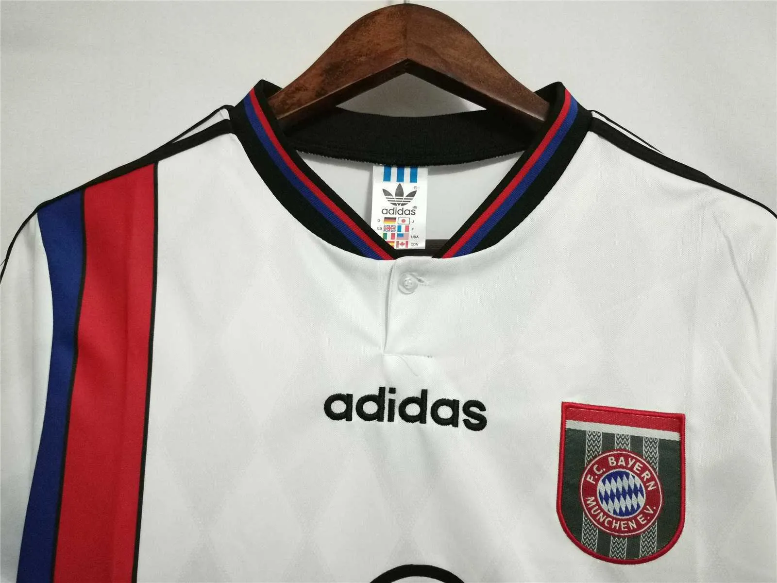 95-96 Bayern Munich white away 7