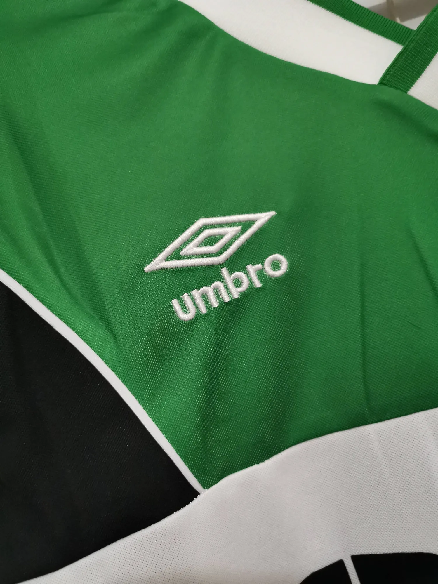 85-86 Celtic away 3