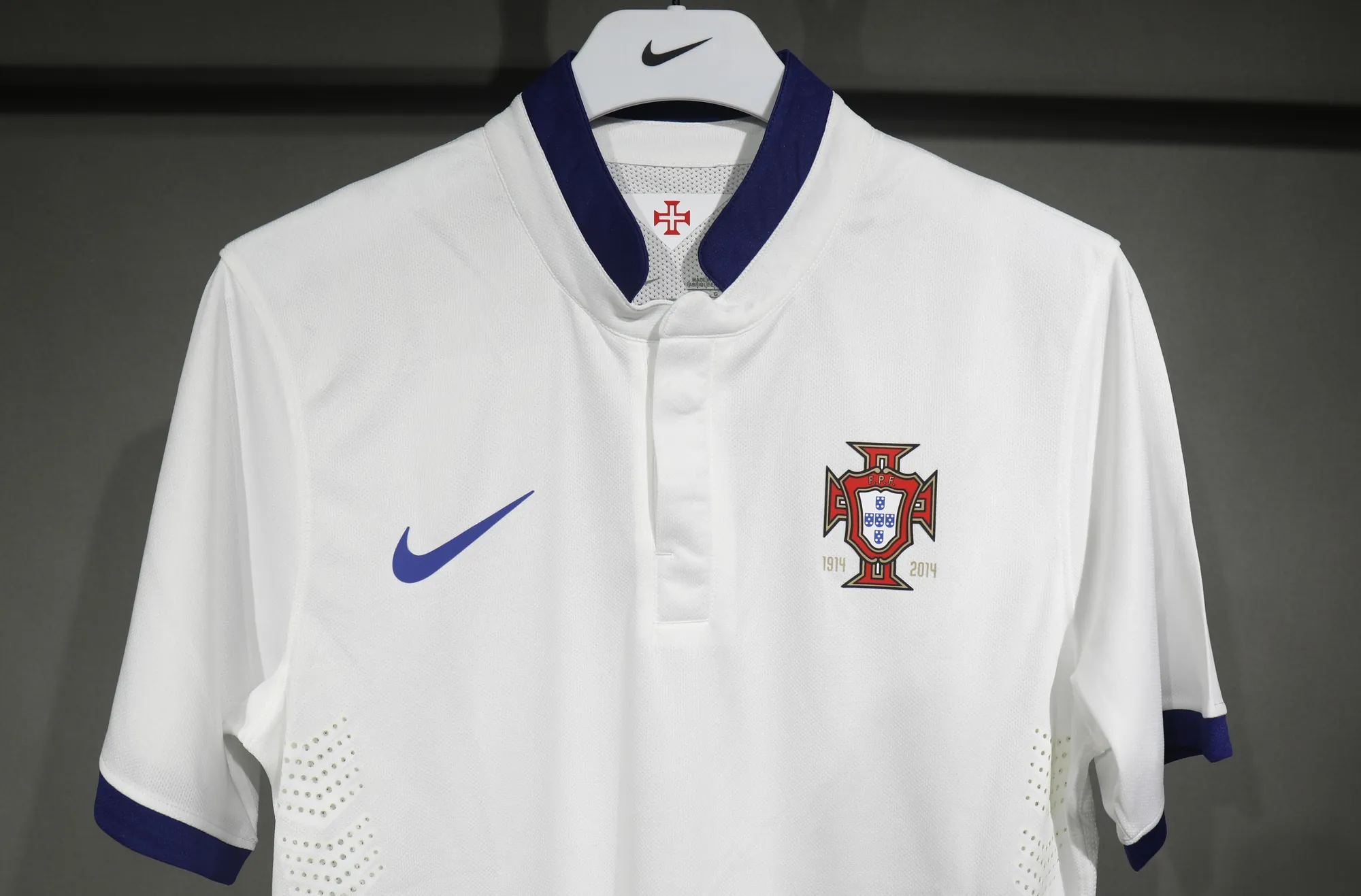 2014 Portugal Away Retro Kit Vintage Player Version Shirt Football World Cup AAAAJersey Supply 7