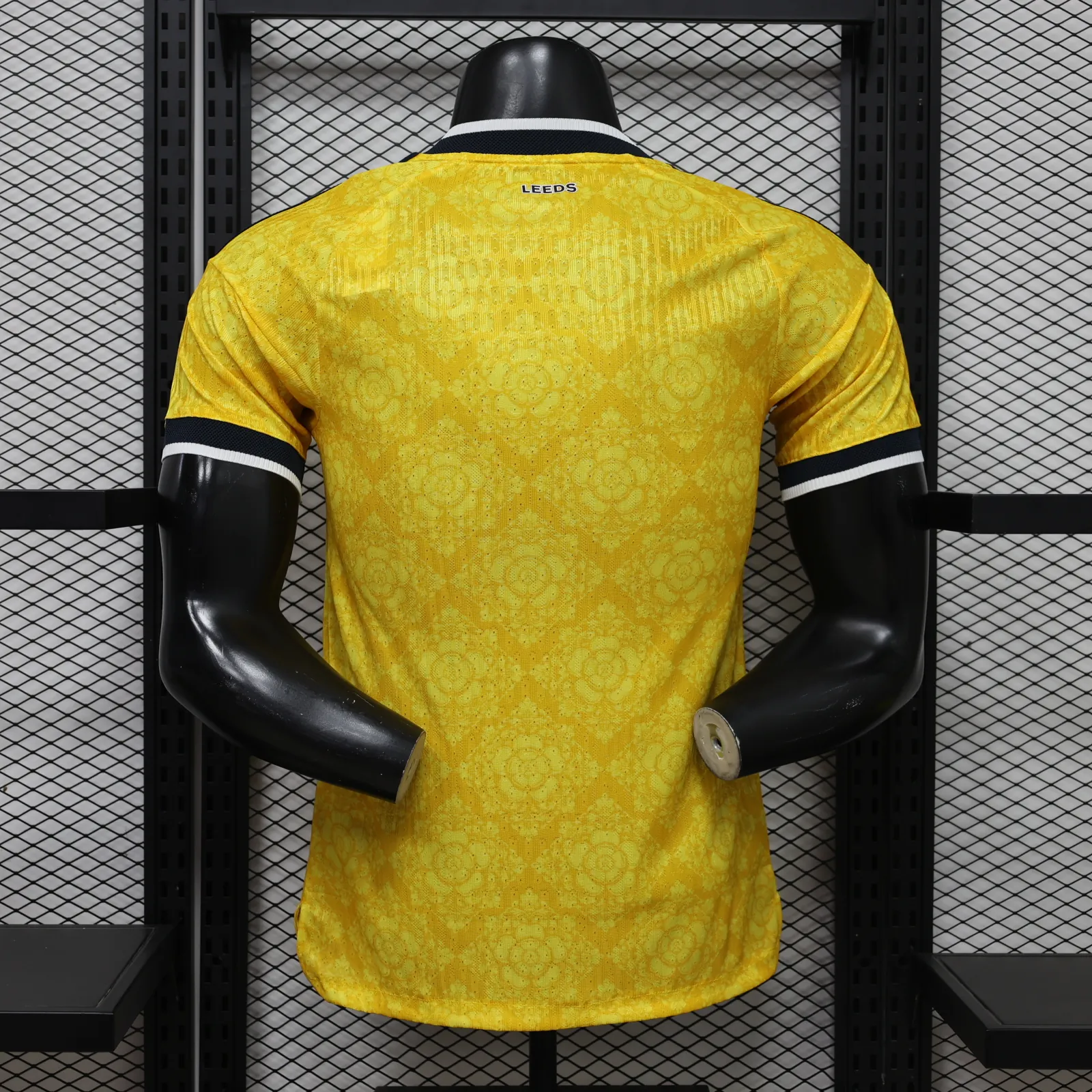 26-27 Leeds United Mens Away Kit Football Player Version T-Shirt AAAAJersey Supply Yupoo 8 6