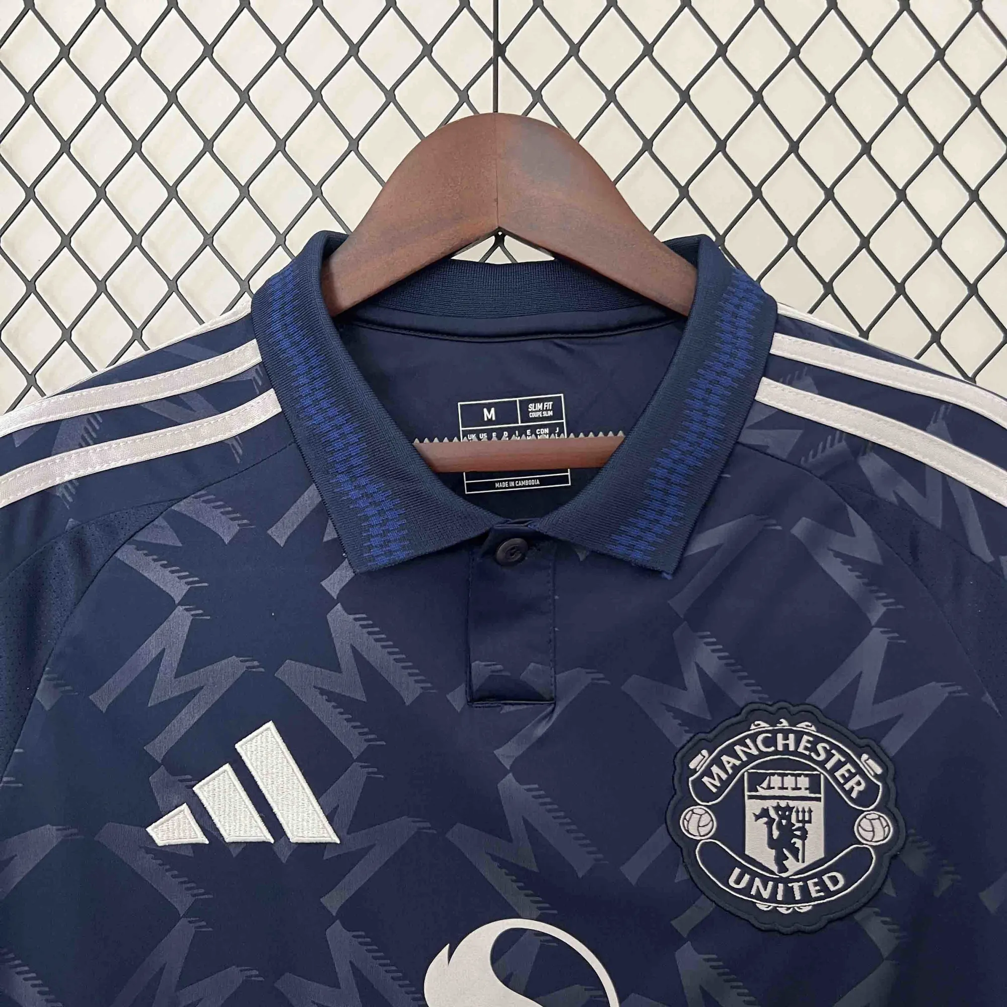 24-25 Manchester United Away Kit Soccer Uniform AAAAJersey Wholesale Yupoo 3