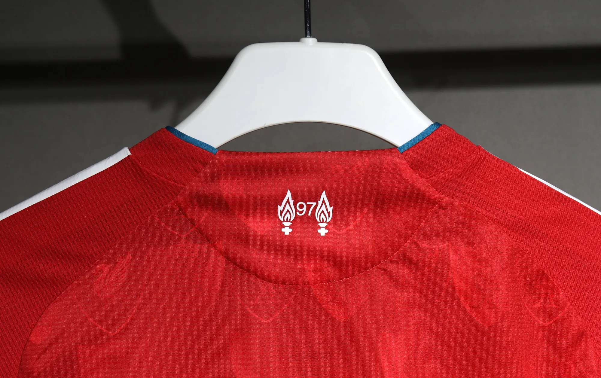 25-26 Liverpool Retro Totem Special Edition Player Version Soccer Shirt AAAAJersey Supplier Yupoo 5