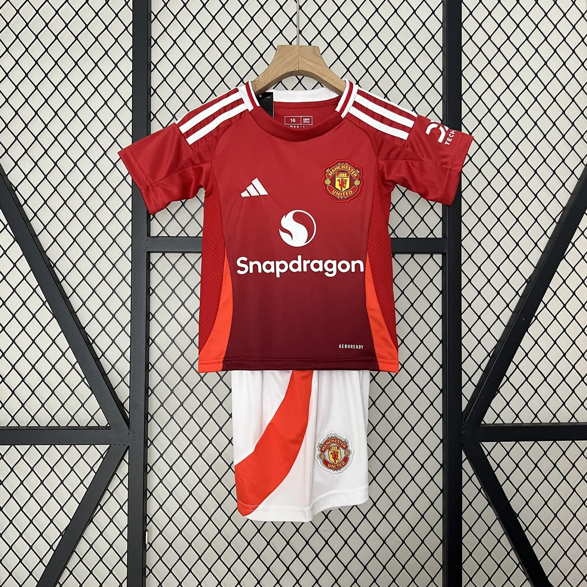 24-25 Manchester United Home Kid Kits Children Apparel AAAAJersey Wholesale Yupoo 9