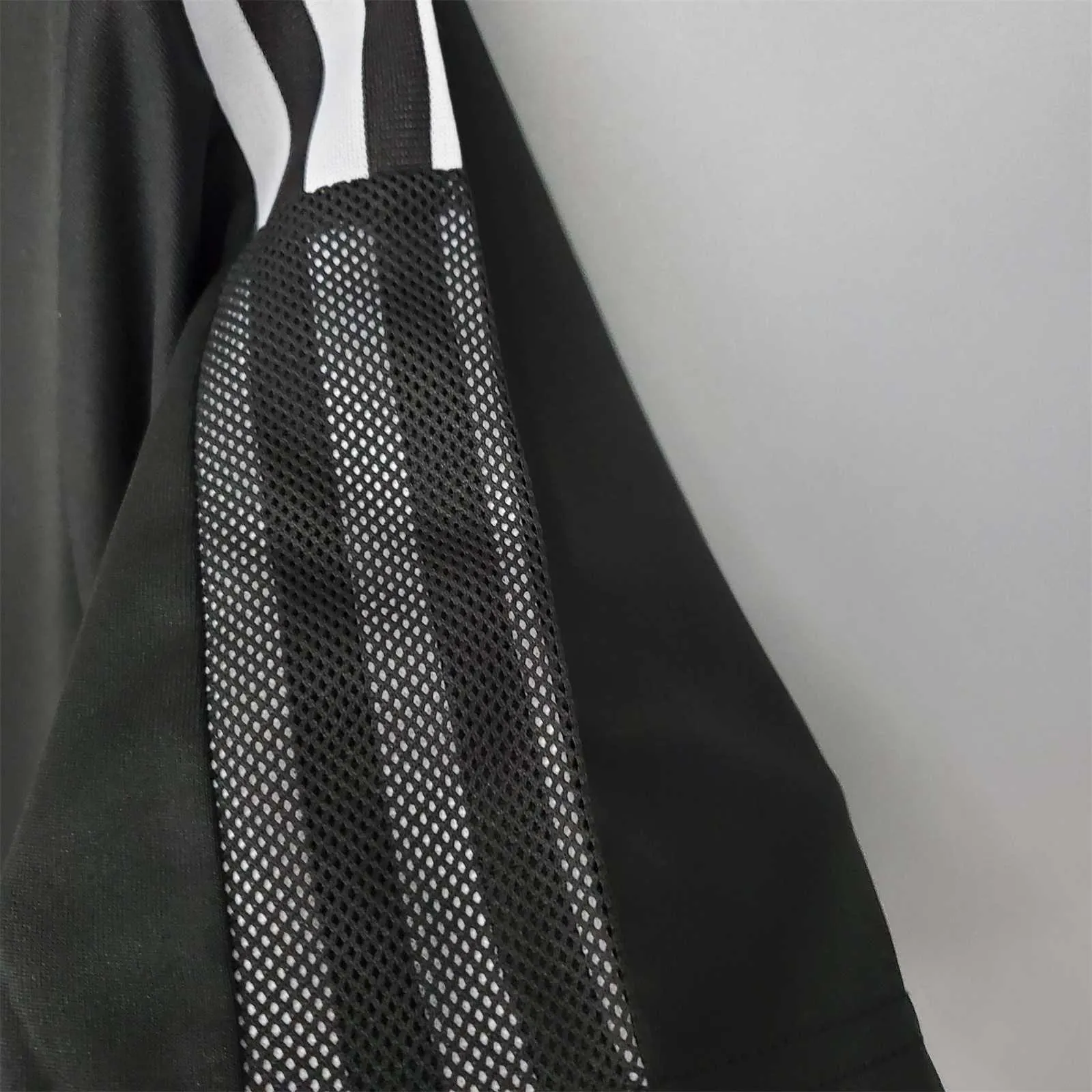 Colo-Colo 13-time champion version away 5