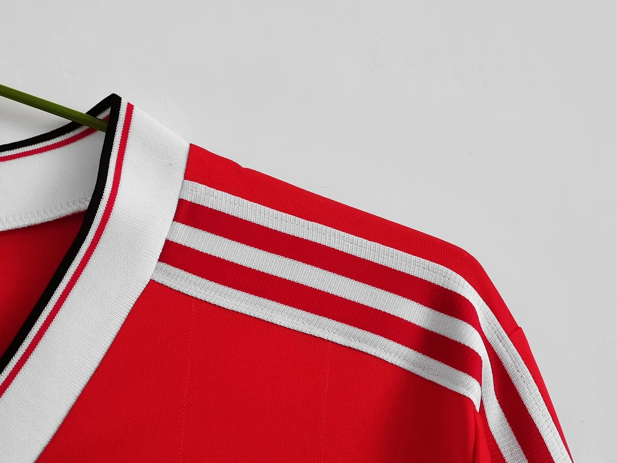 82-83 Manchester United home long sleeve 2