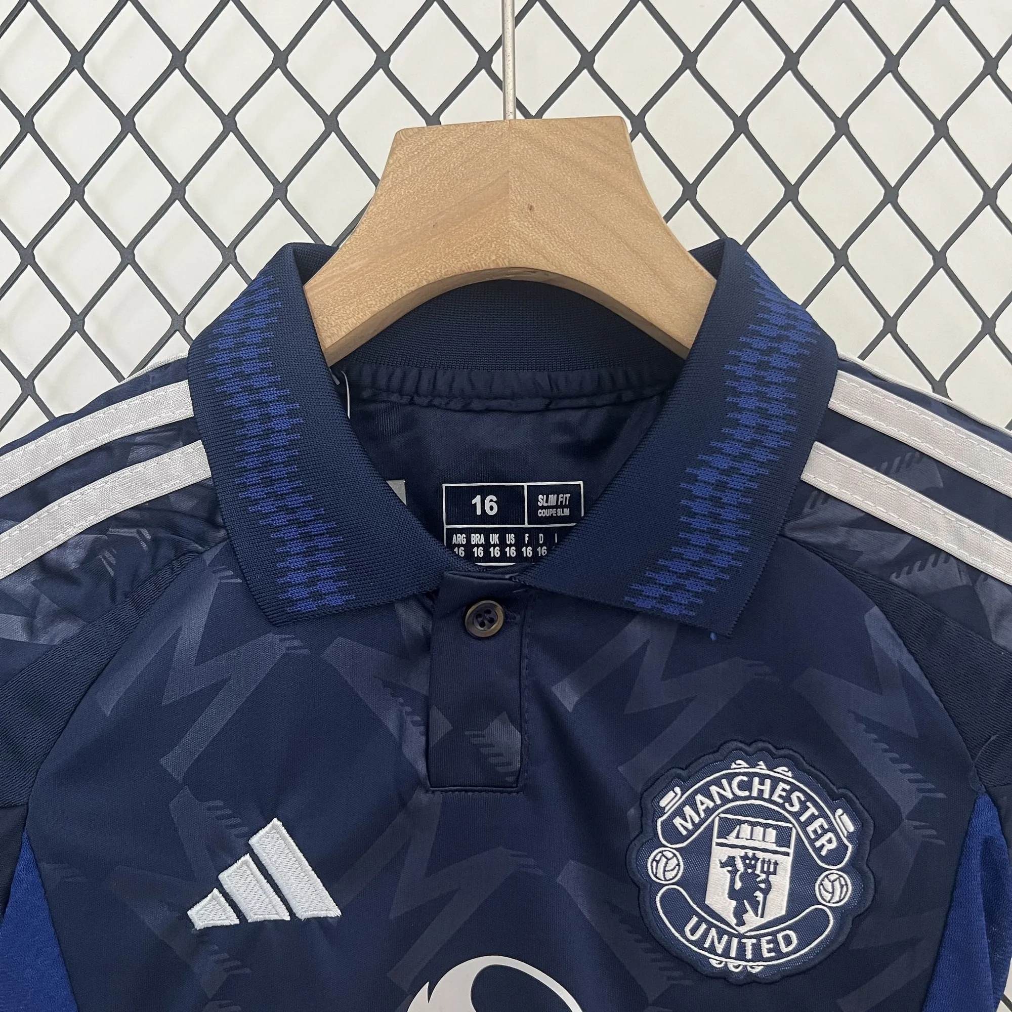 24-25 Manchester United Away Kid Kits Youth Apparels AAAAJersey Wholesale Yupoo 1