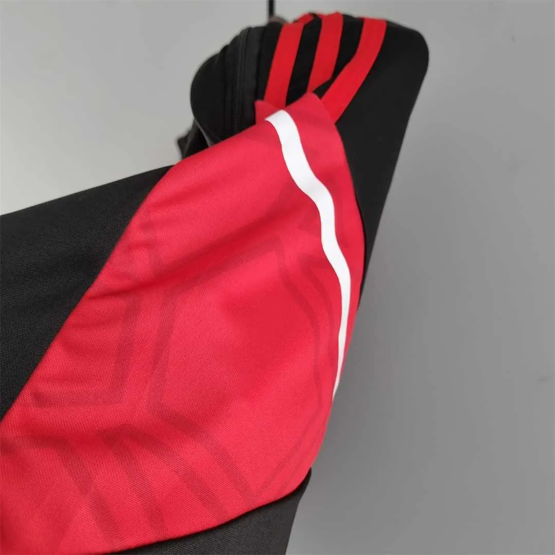 22-23 Bayern training shorts redblack 1