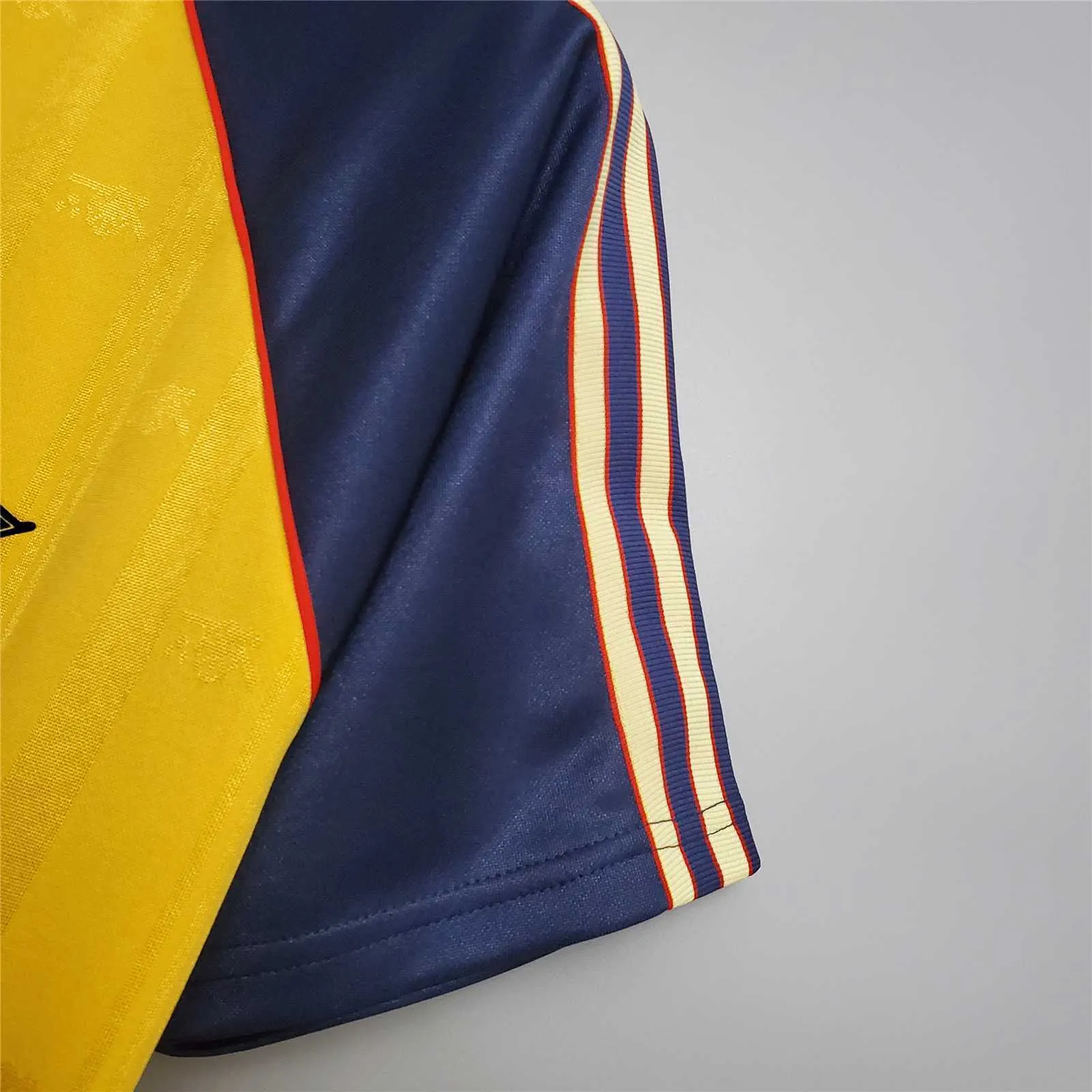 88-90 Arsenal away 6