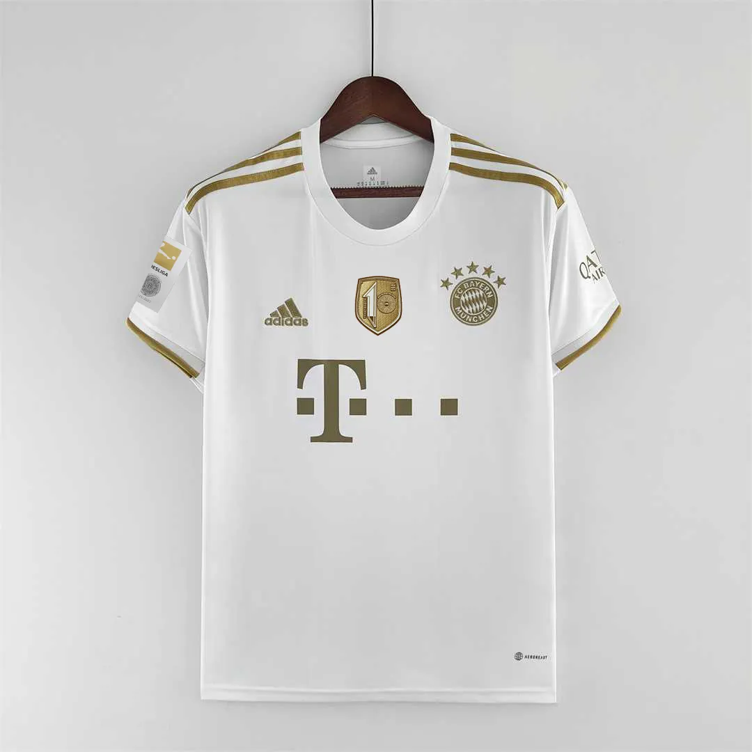 22-23 Bayern away 10