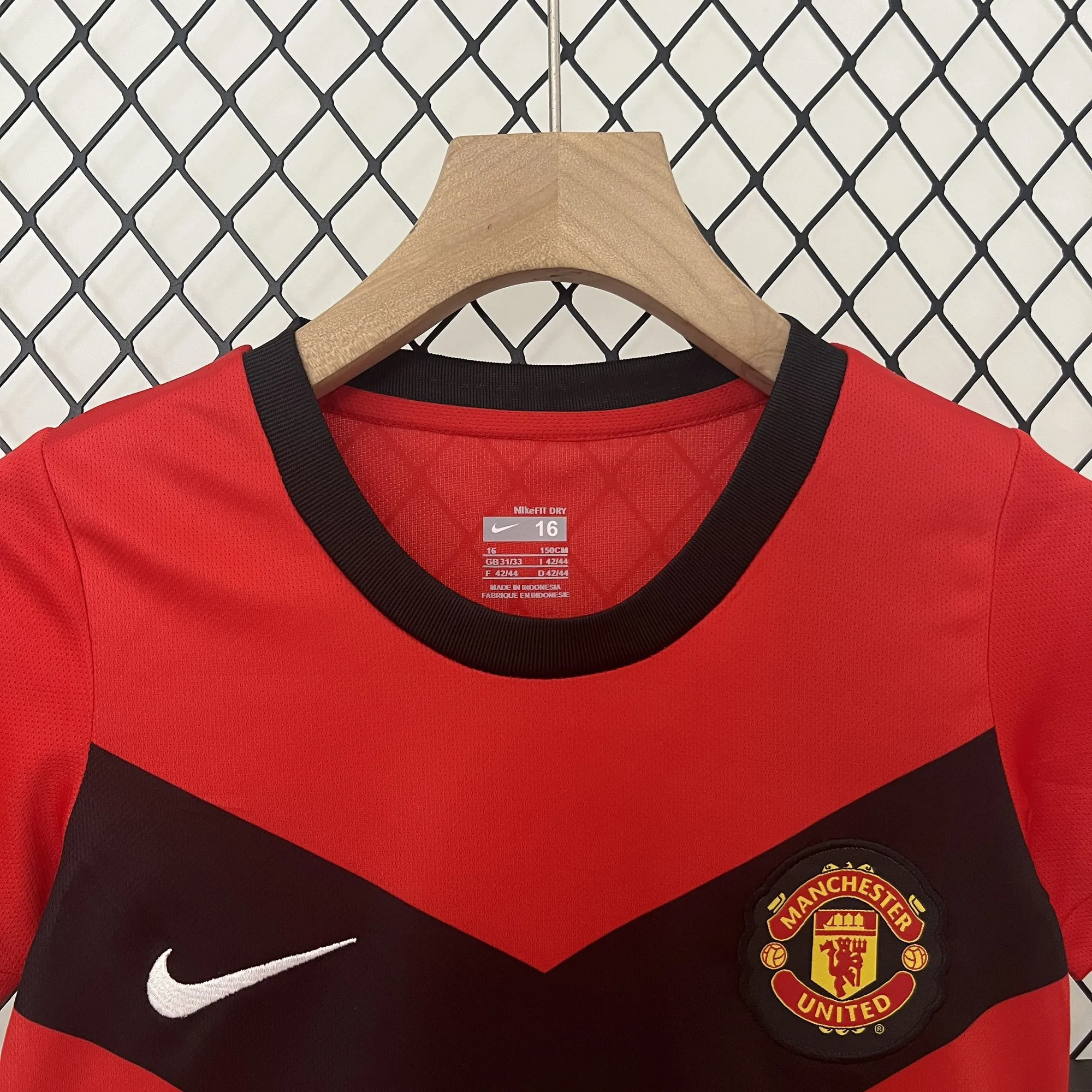 09-10 Manchester United Home Retro Kid Kits Children Sets Jersey Supplier Yupoo 1