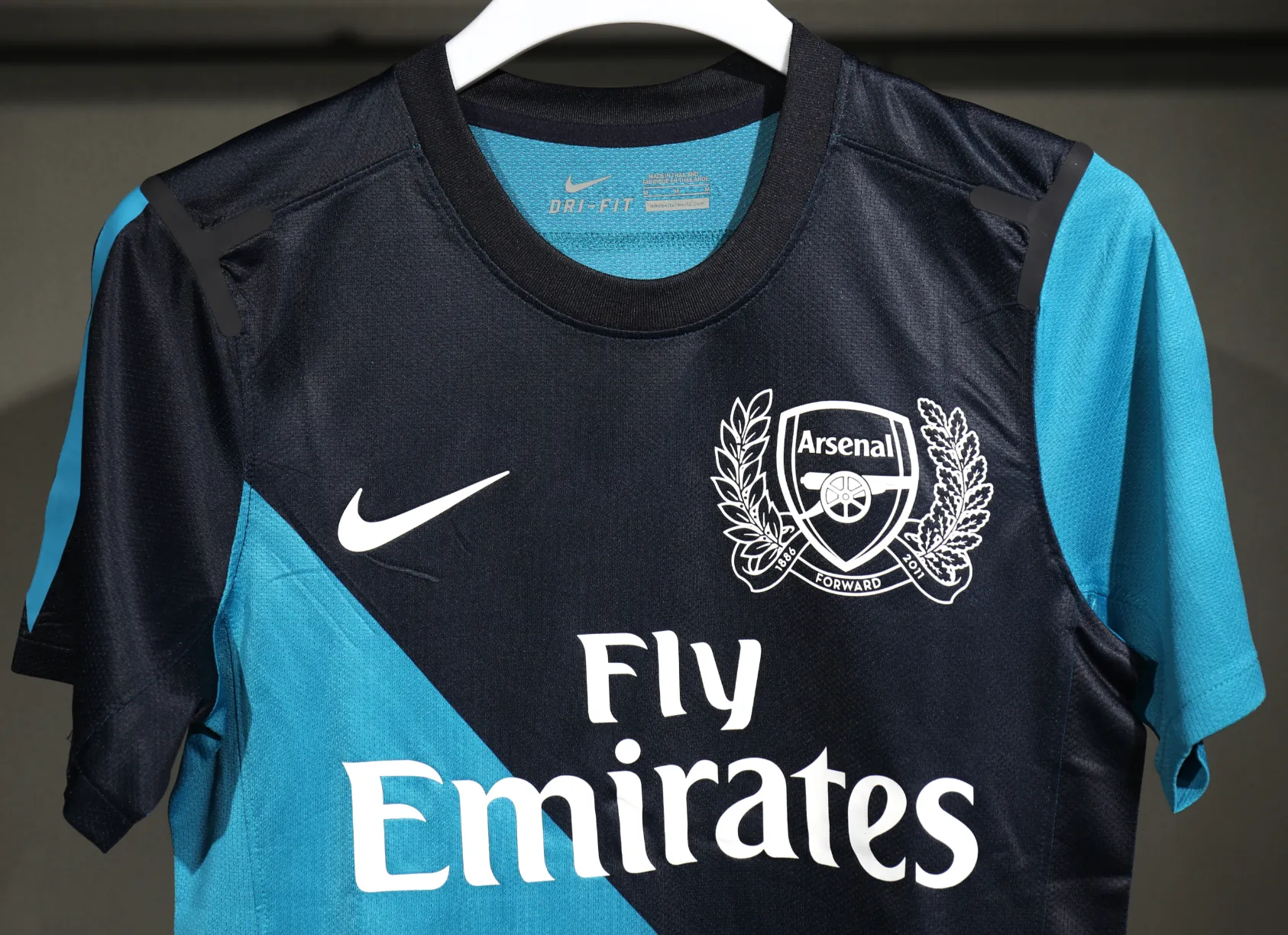 11-12 Arsenal Away Retro Kit Vintage Player Version Sino Shirt AAAAJersey Supply Yupoo 2
