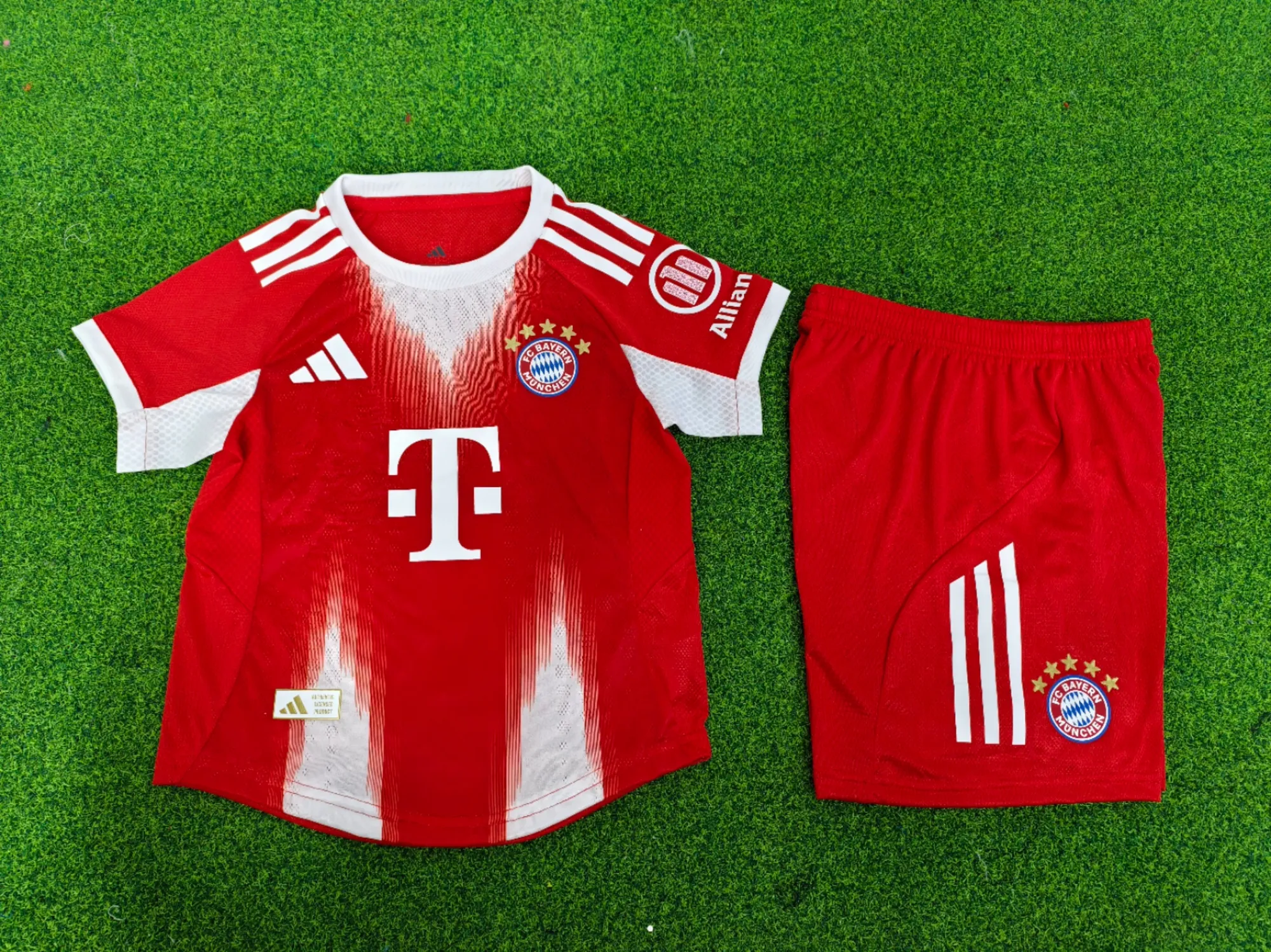 25-26 Bayern Munich Home Player Version Kid Kits Youth Apparels Soccer AAAAJersey Supplier Yupo 2