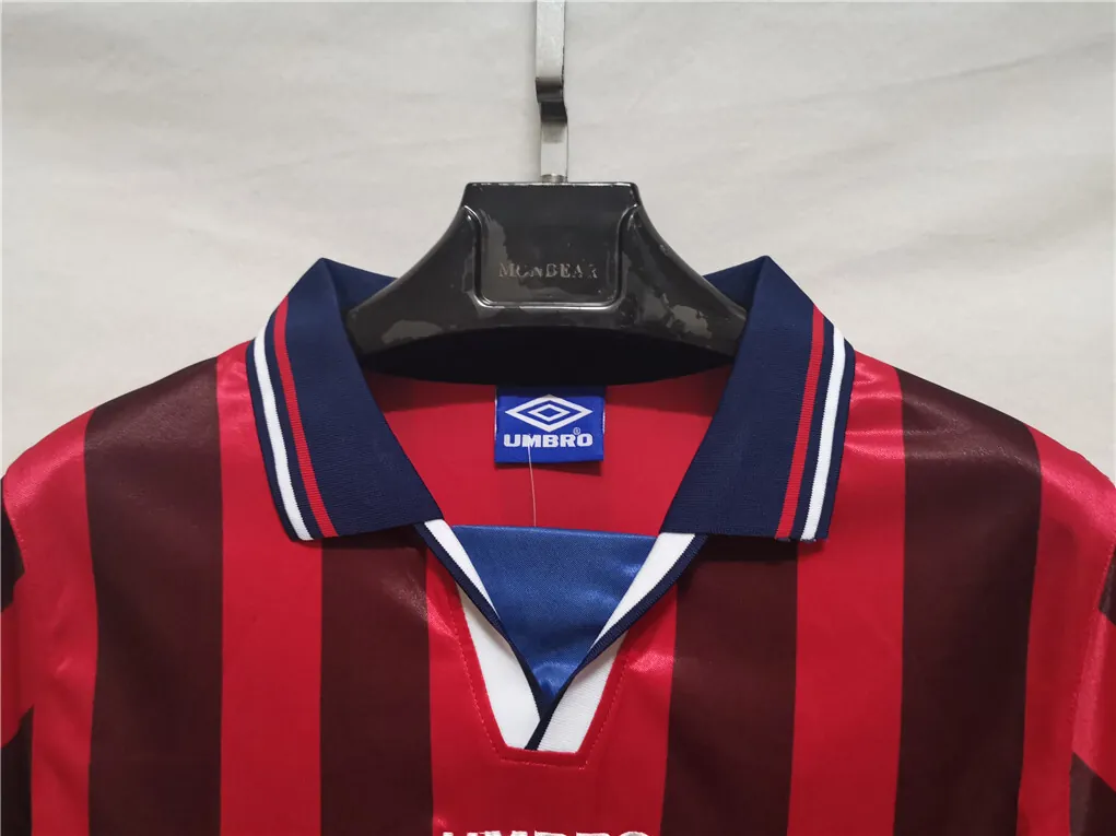 1998 England away red 8