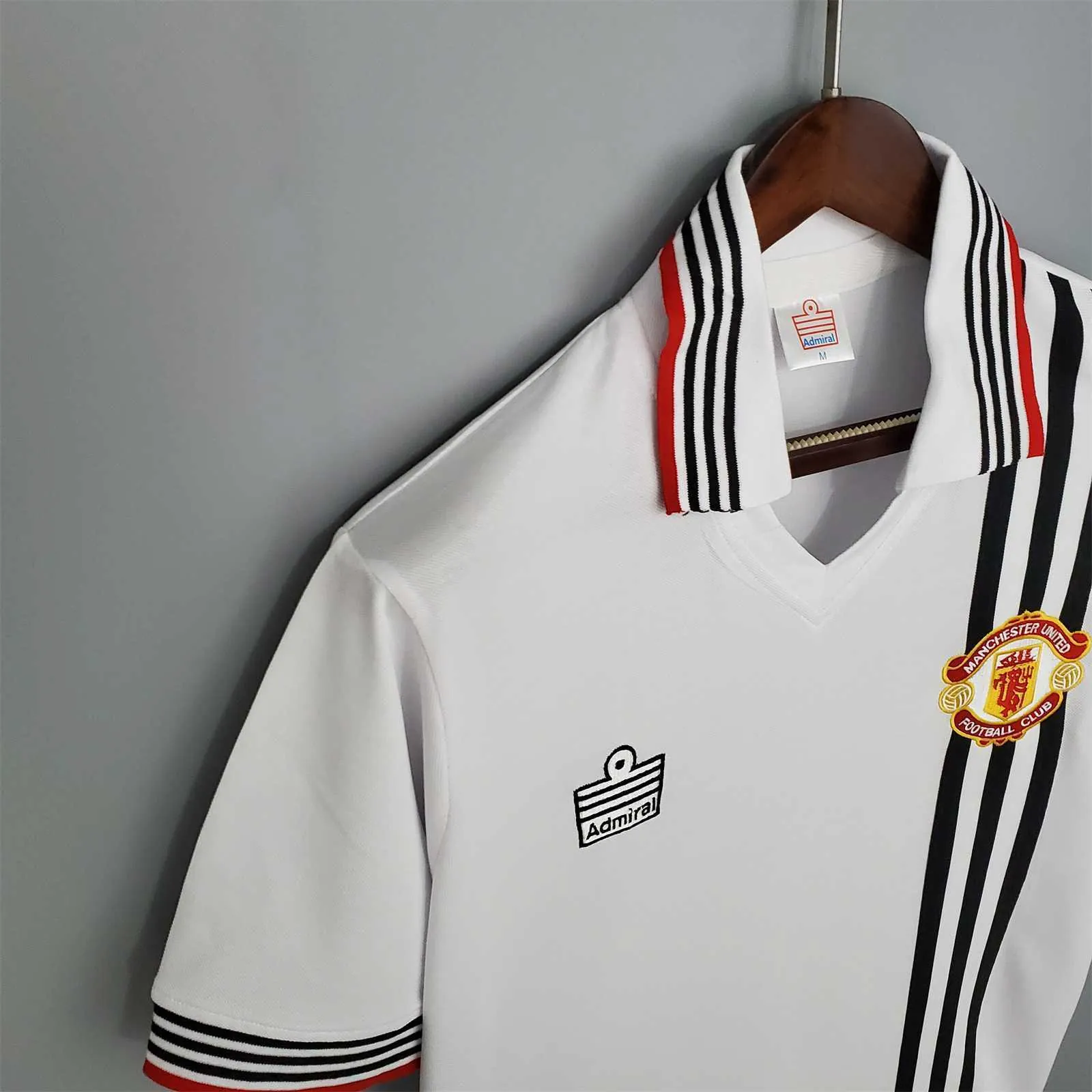 75-80 Manchester United away 3