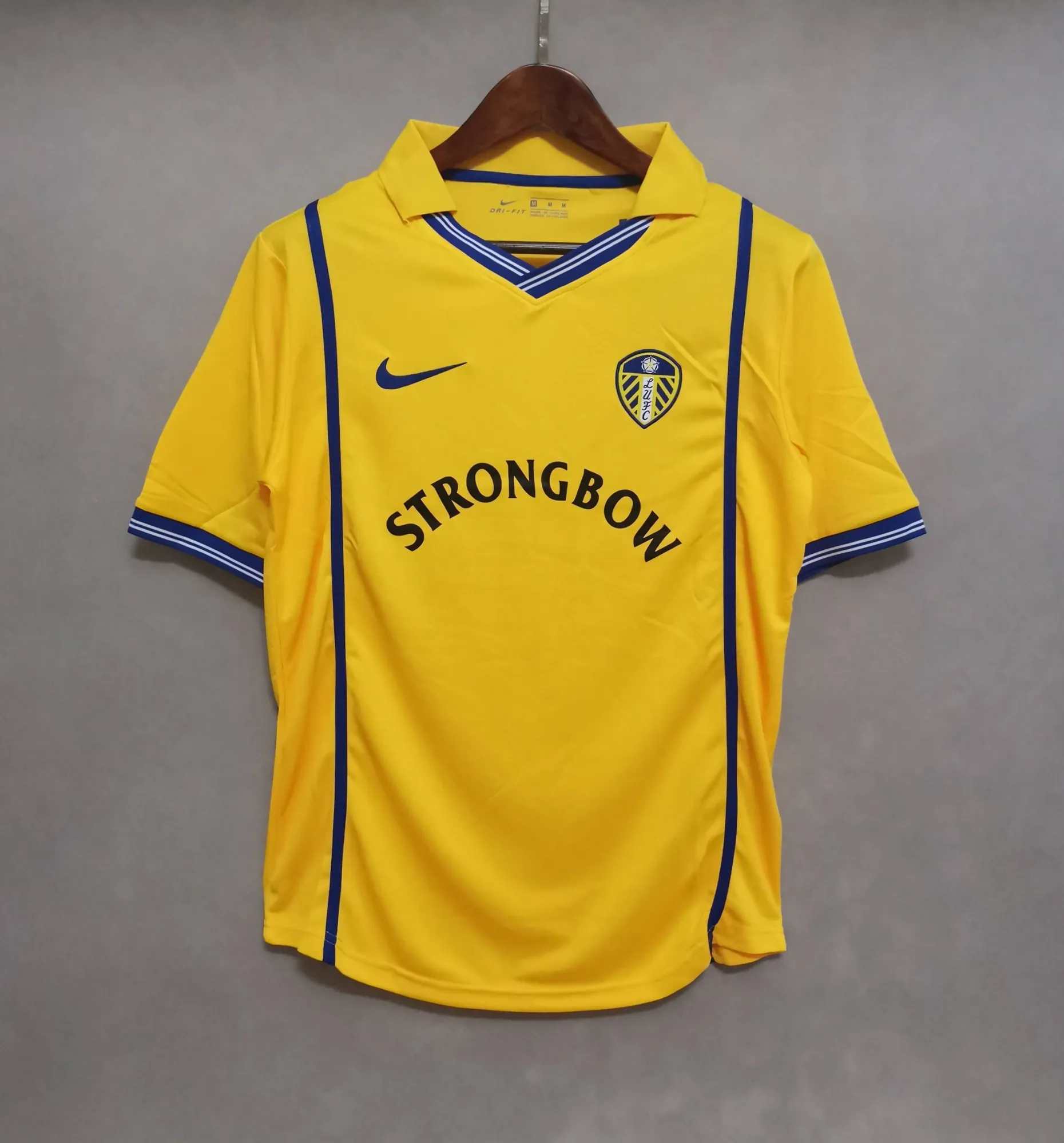 00-01 Leeds United yellow away 8