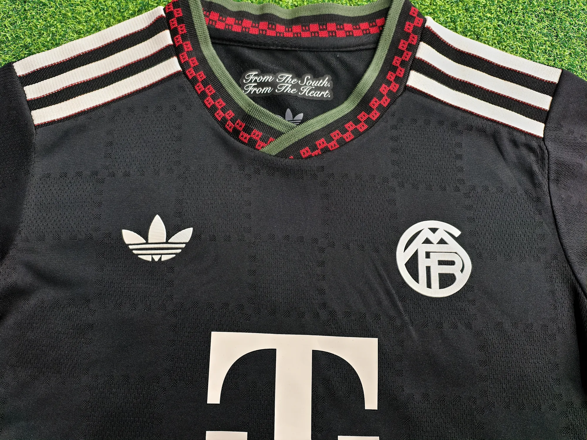 25-26 Bayern Munich Third Player Version Kid Kits Youth Apparels Soccer AAAAJersey Supply Yupoo 2