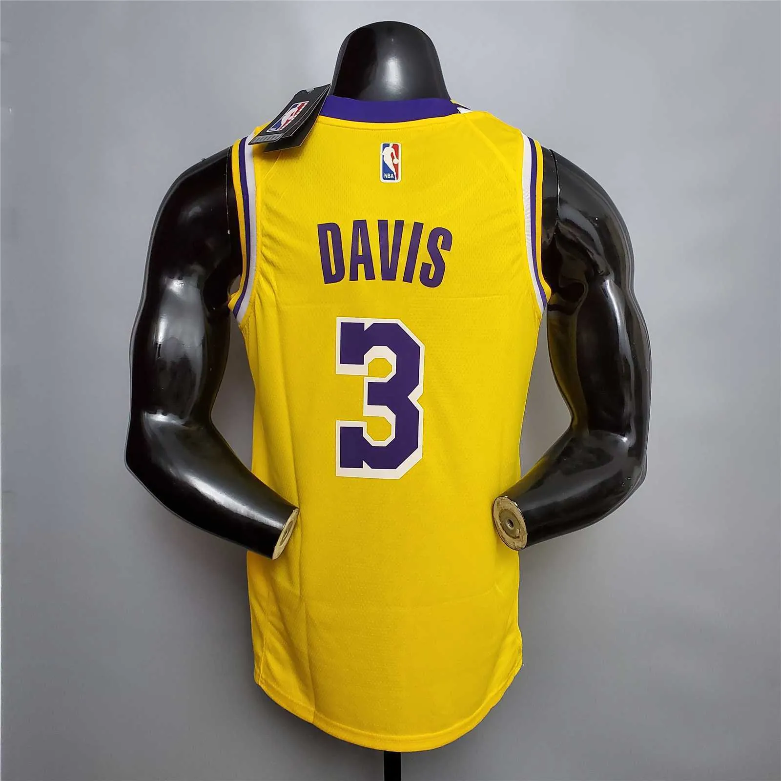 DAVIS #3 Lakers Round neck yellow 2