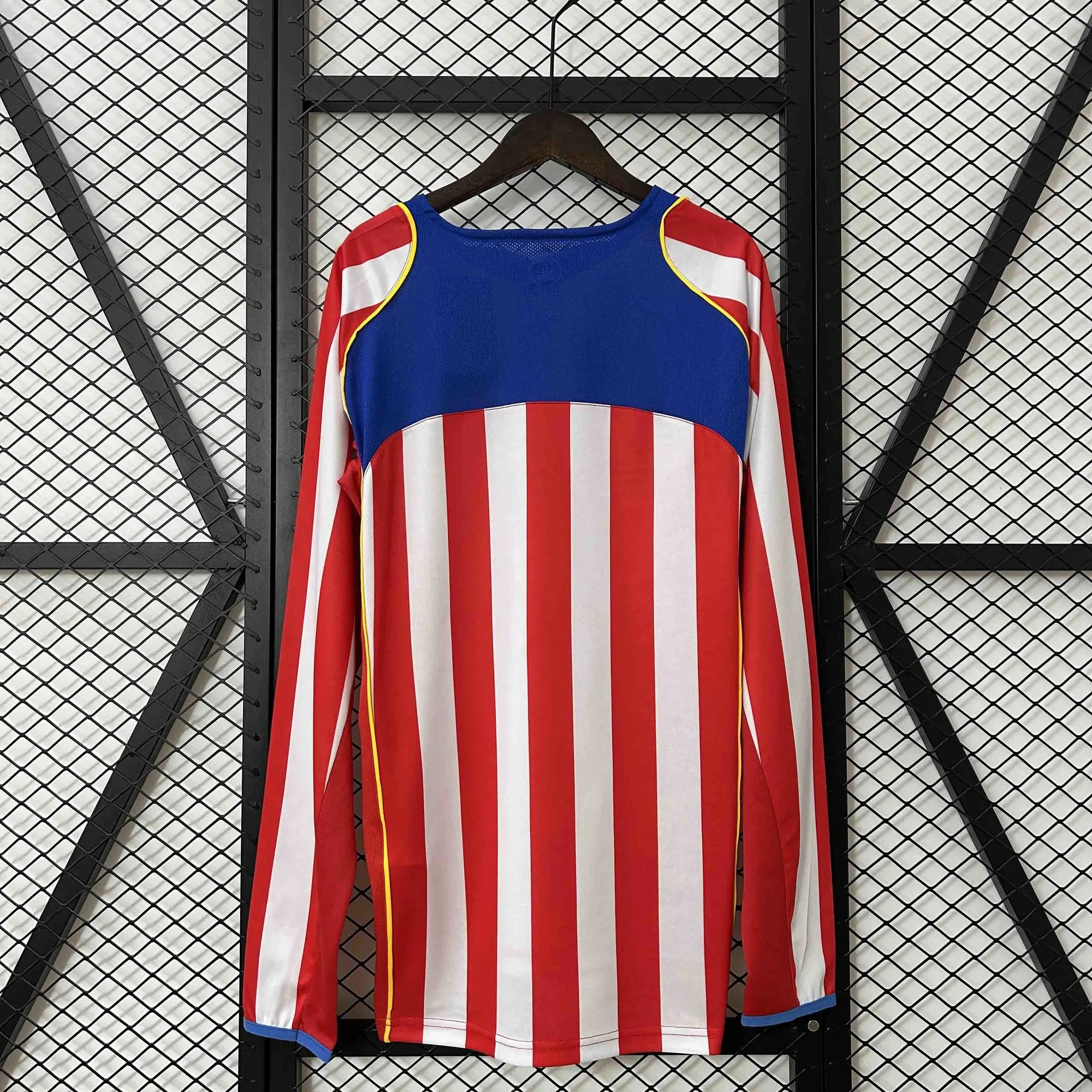 04-05 Atletico Madrid Home Retro Kit Long Sleeve Vintage Shirt AAAAJersey Supplier Yupoo 2