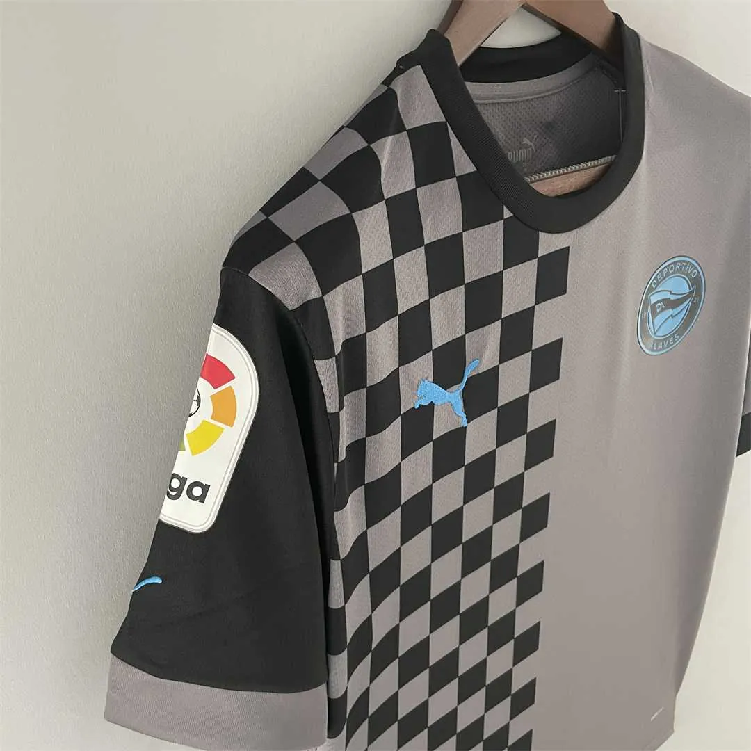 22-23 Alaves third away 10