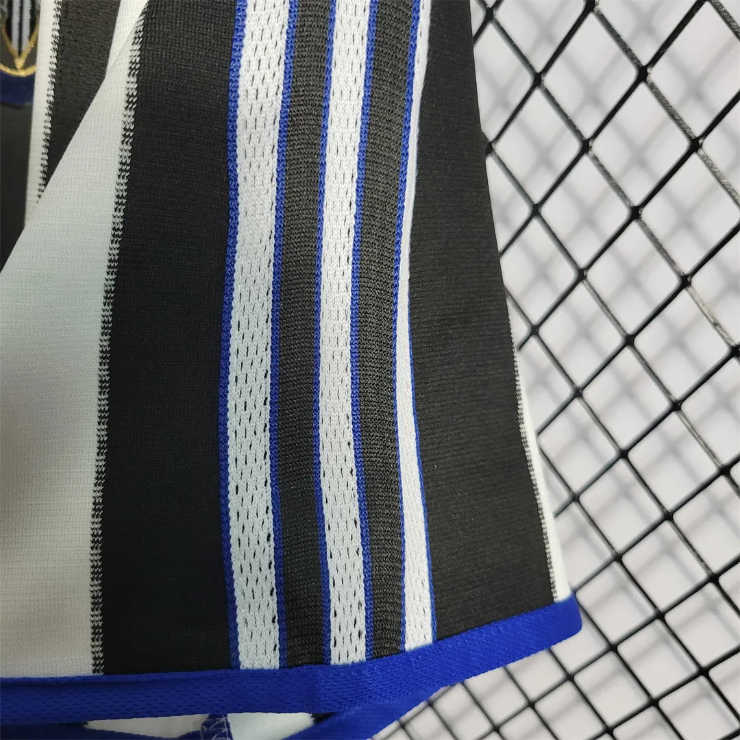 00-01 Newcastle home 7