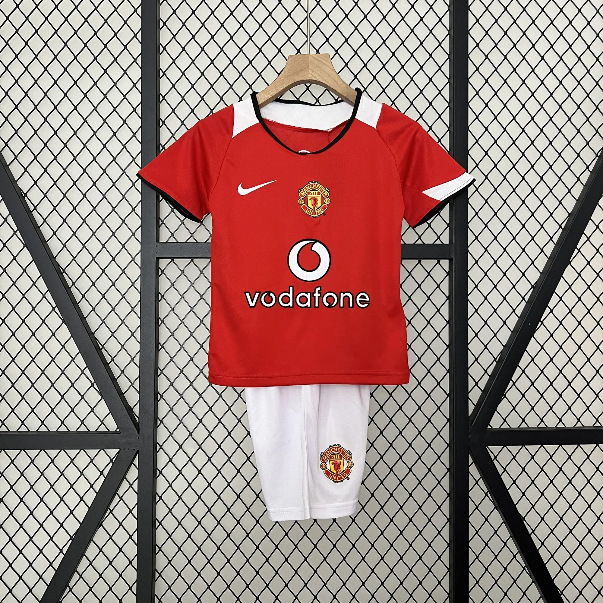 05-06 Manchester United Home Retro Kid Kits Youth Apparels AAAAJersey Wholesale Yupoo 8
