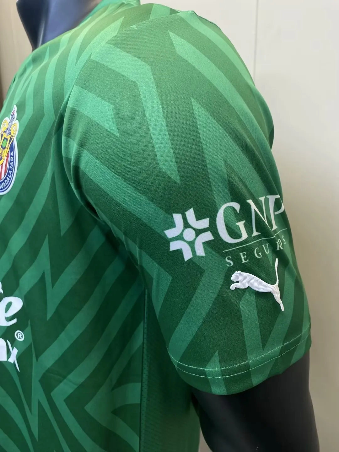 23-24 Chivas Guadalajara Goalkeeper Green Kit Player Version Soccer Jerseys Yupoo 2