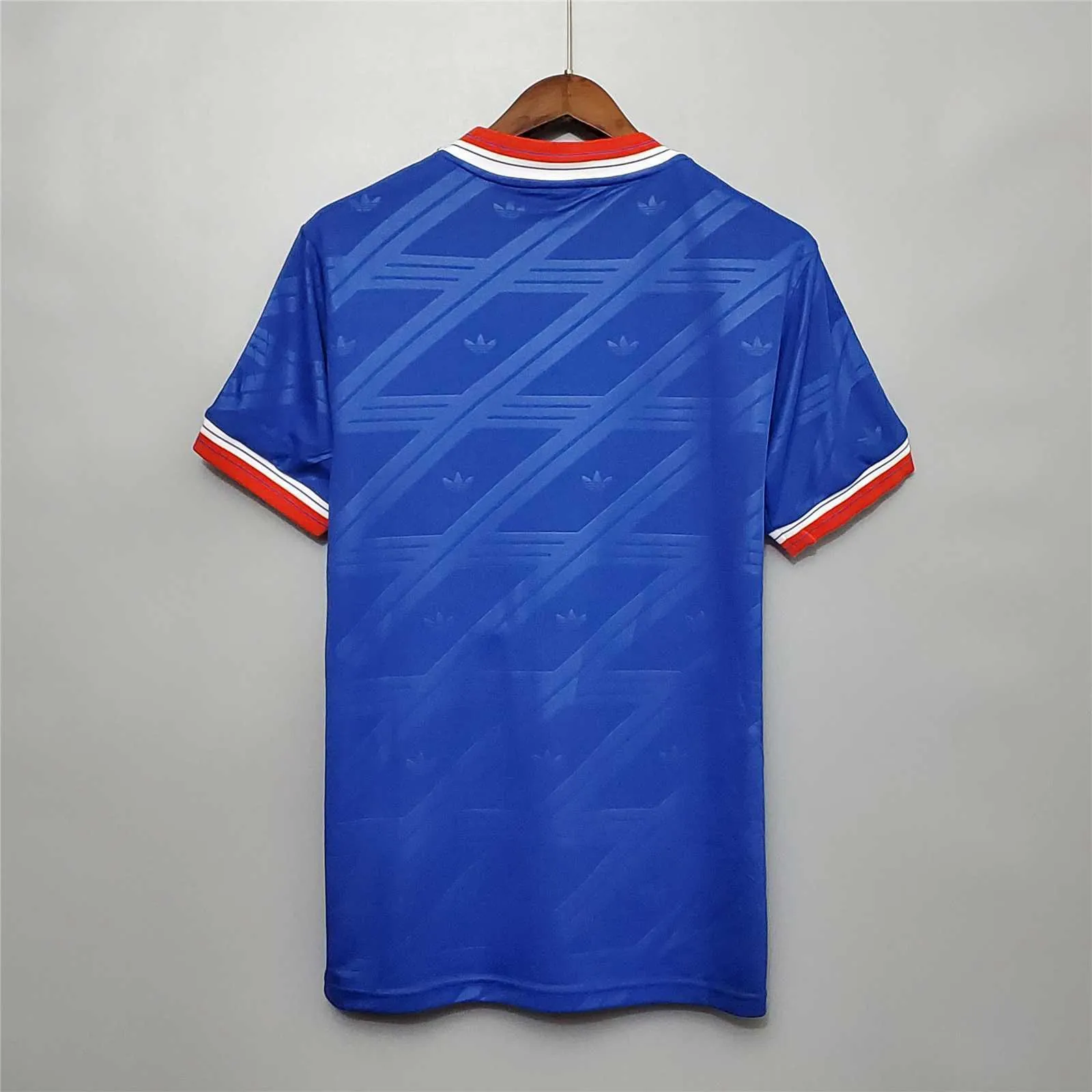 86-88 Manchester United away 6