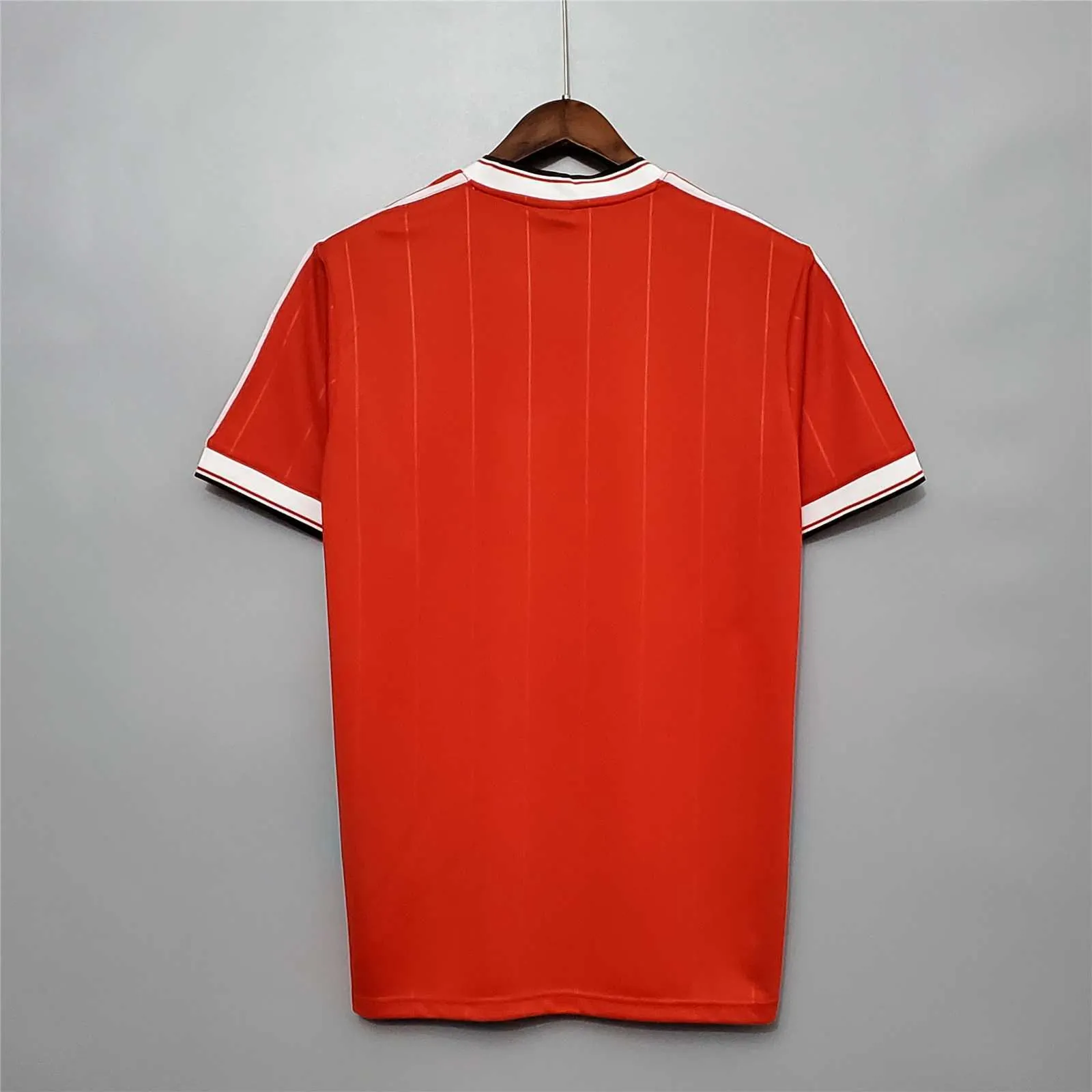 83-84 Manchester United home 2