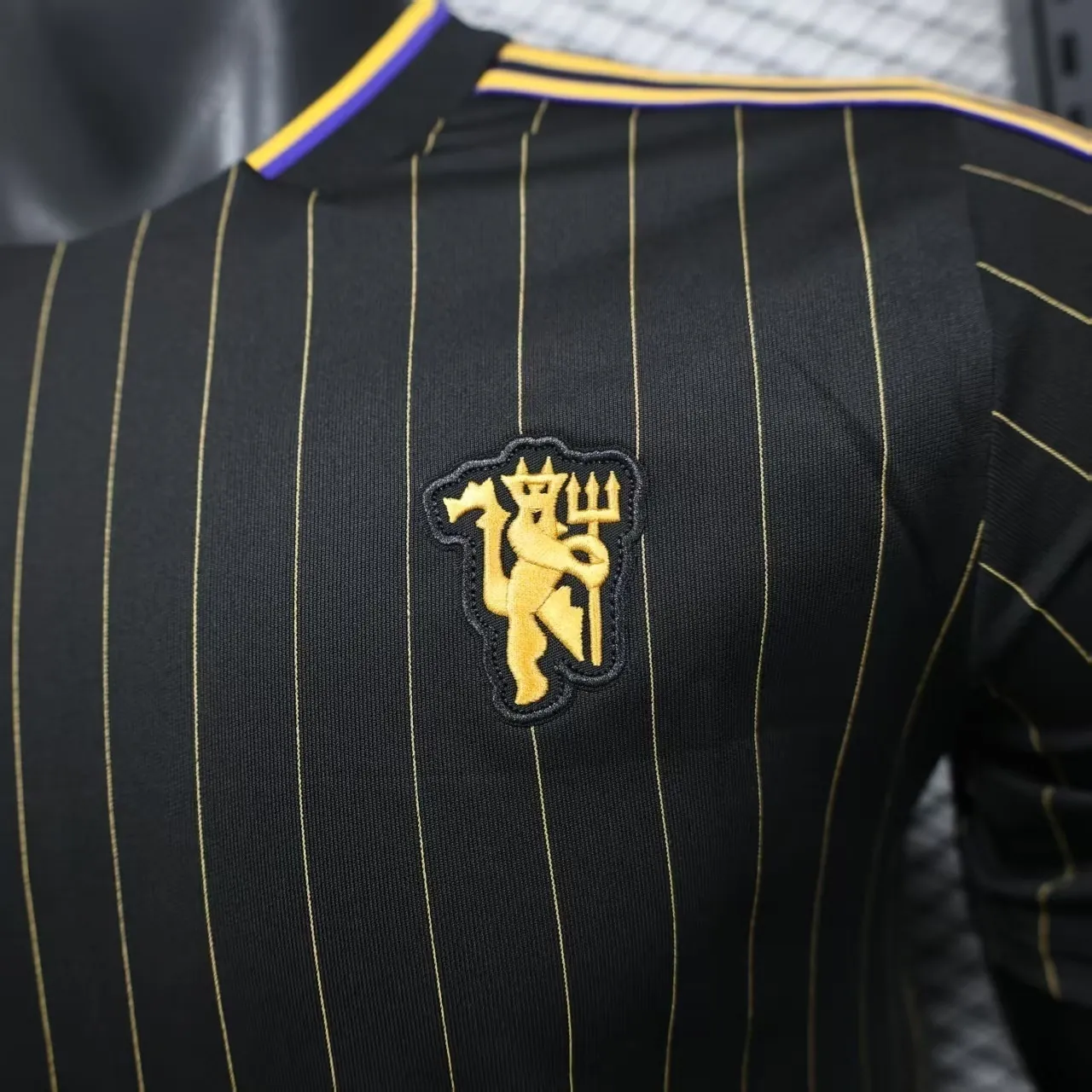 25-26 Manchester United Retro Style Football Black Shirt Apparels AAAAJersey Wholesale Yupoo 6
