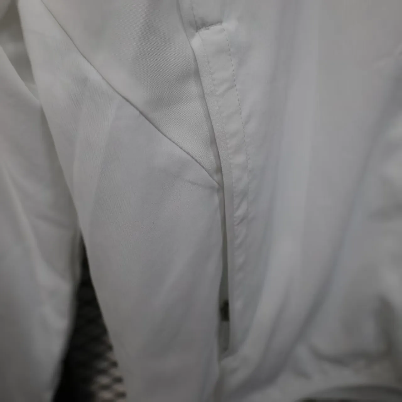 25-26 Real Madrid White Windbreaker Jacket AAAAJersey Supply Yupoo 3