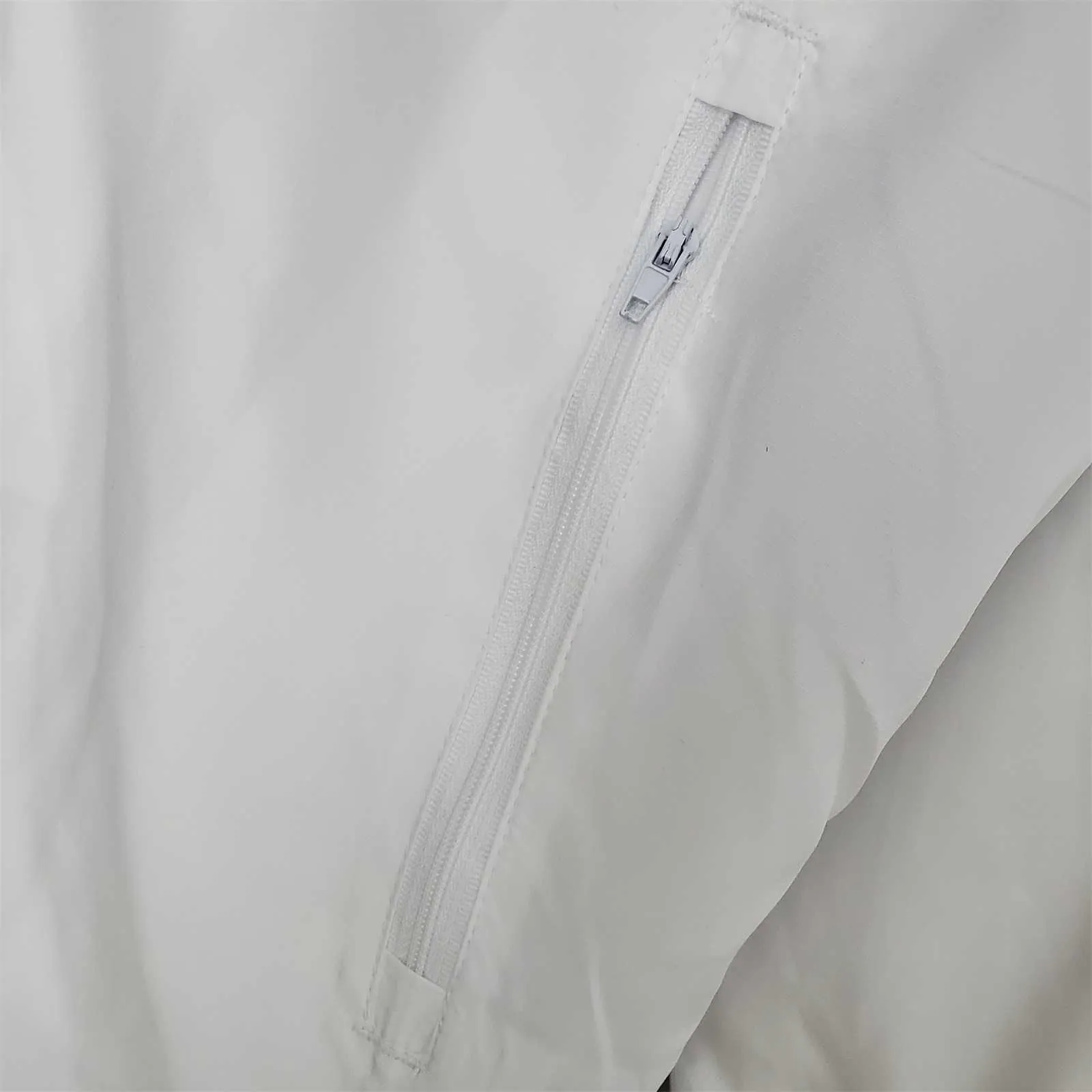 22-23 Manchester United white windbreaker 5
