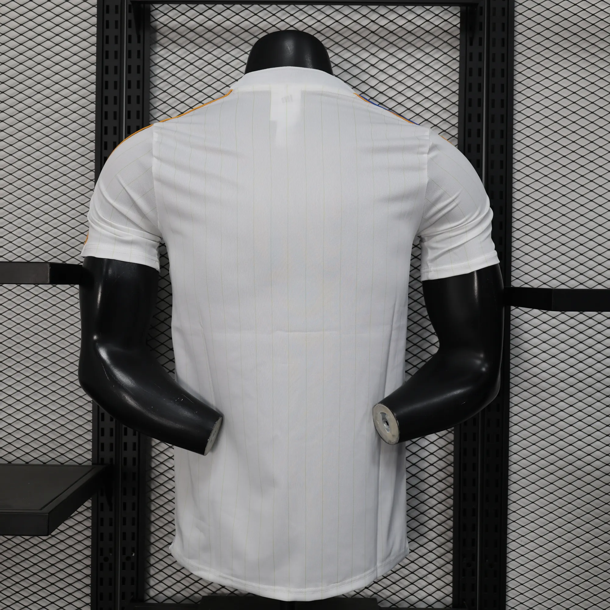 25-26 Real Madrid Casual Retro Style Football White Shirt Apparels AAAAJersey Dropship Yupoo 1
