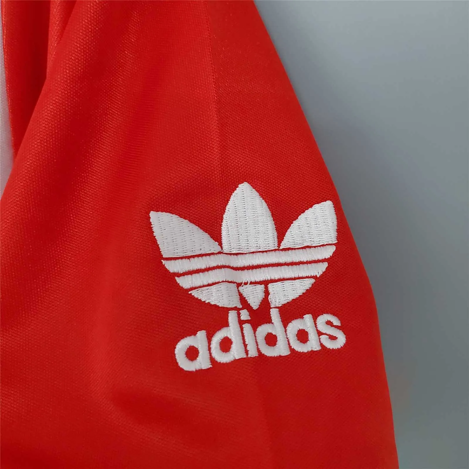 85-86 Manchester United home 4