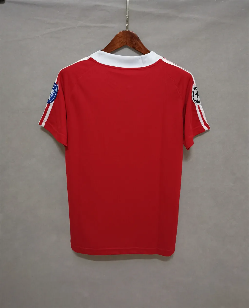 01-02 Bayern Munich Champions League home red 8