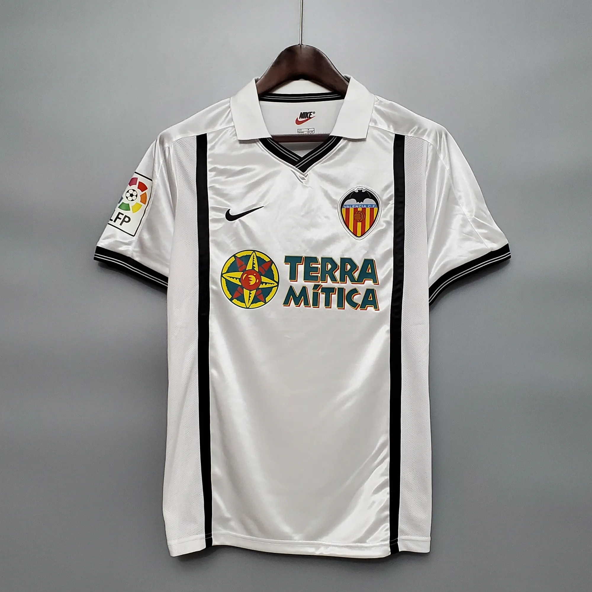 00-01 Valencia home 16