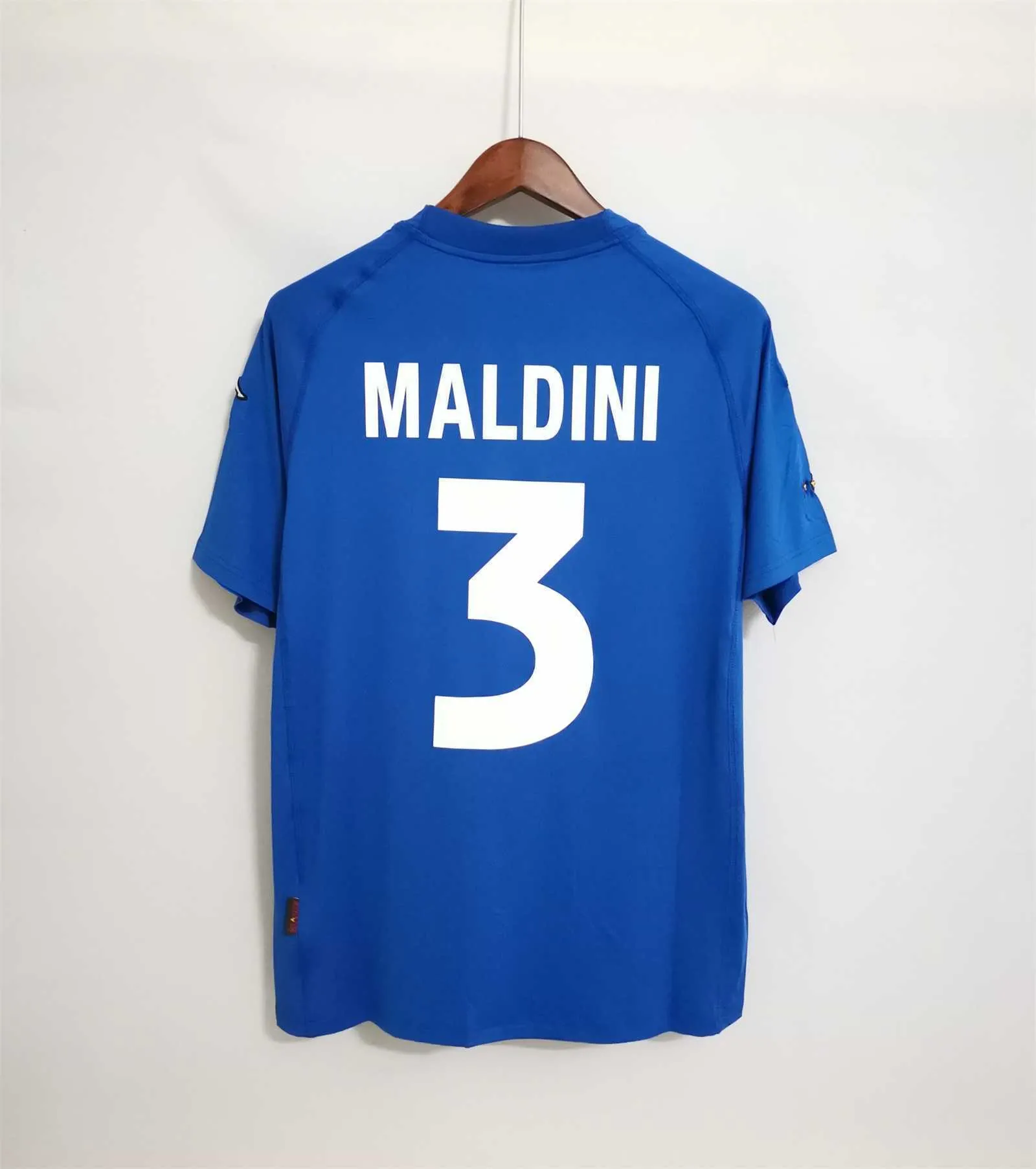 2000 Italy home blue 4