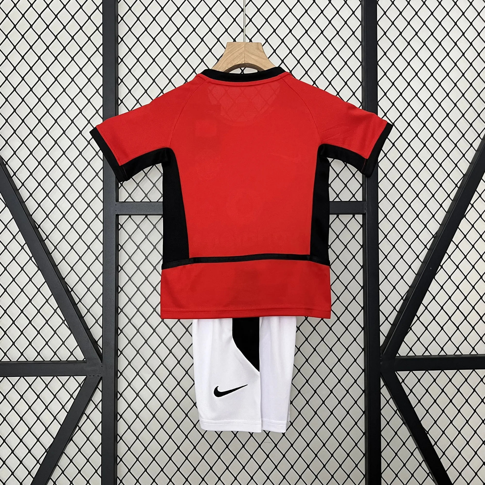 02-04 Manchester United Home Retro Kid Kits Youth Apparels AAAAJersey Wholesale Yupoo 1